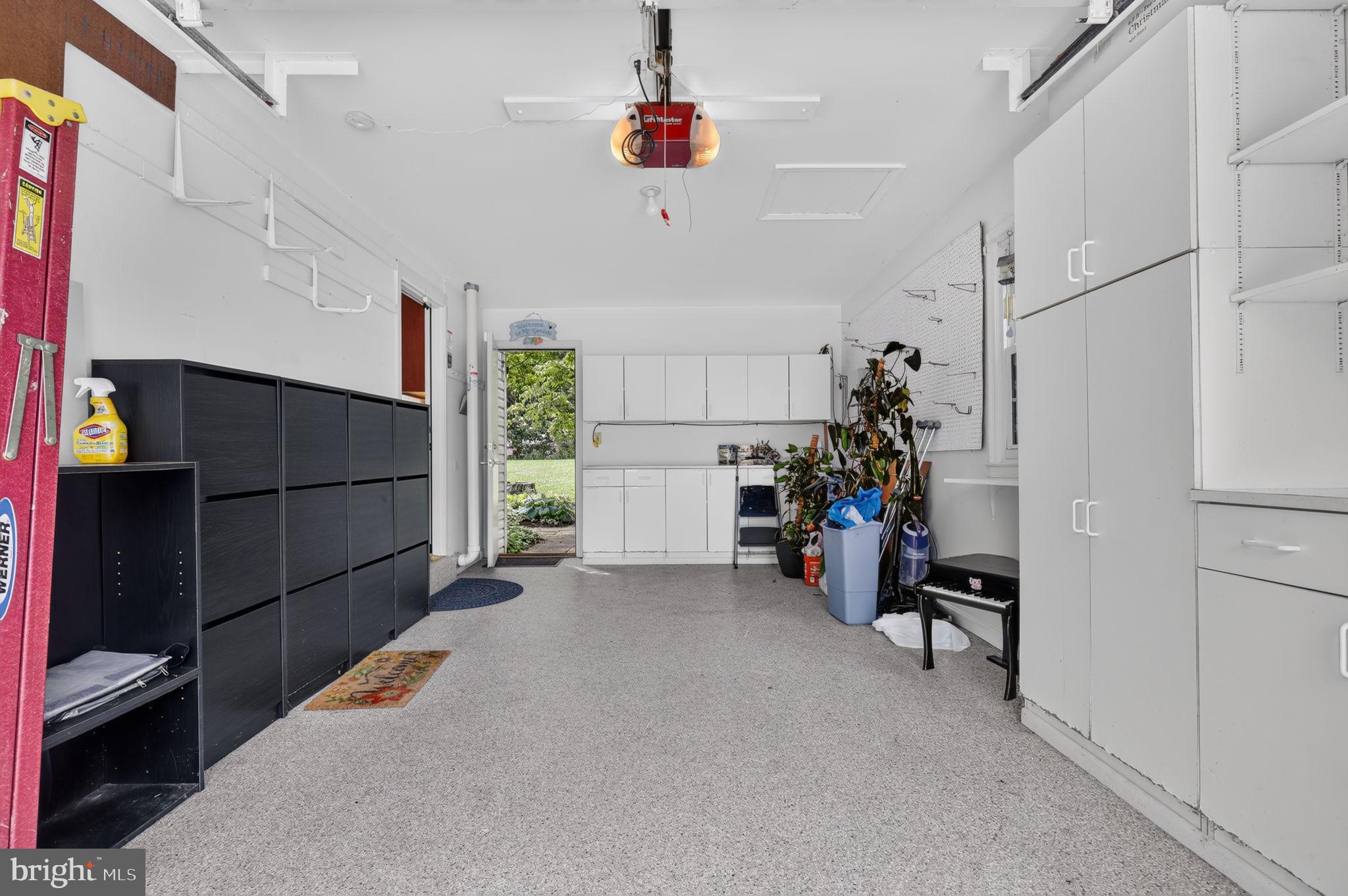 WALNUT HILL - Residential