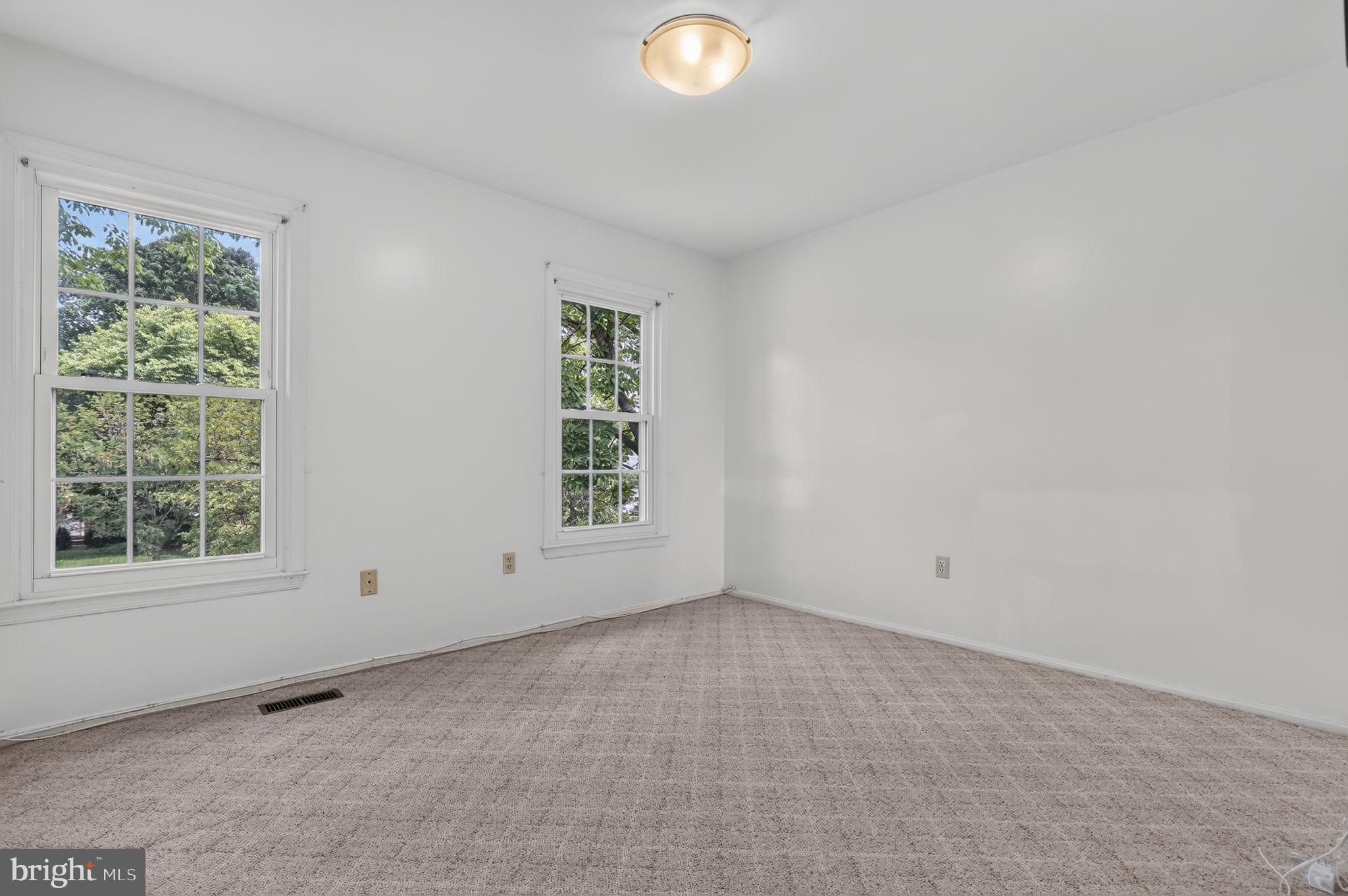 WALNUT HILL - Residential