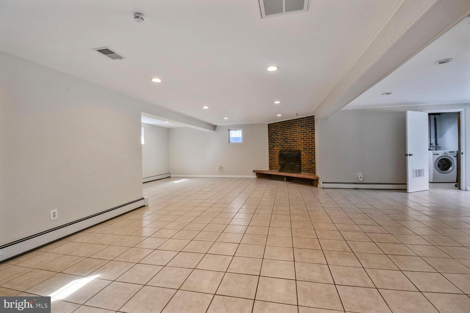 POPLAR TERRACE - Residential