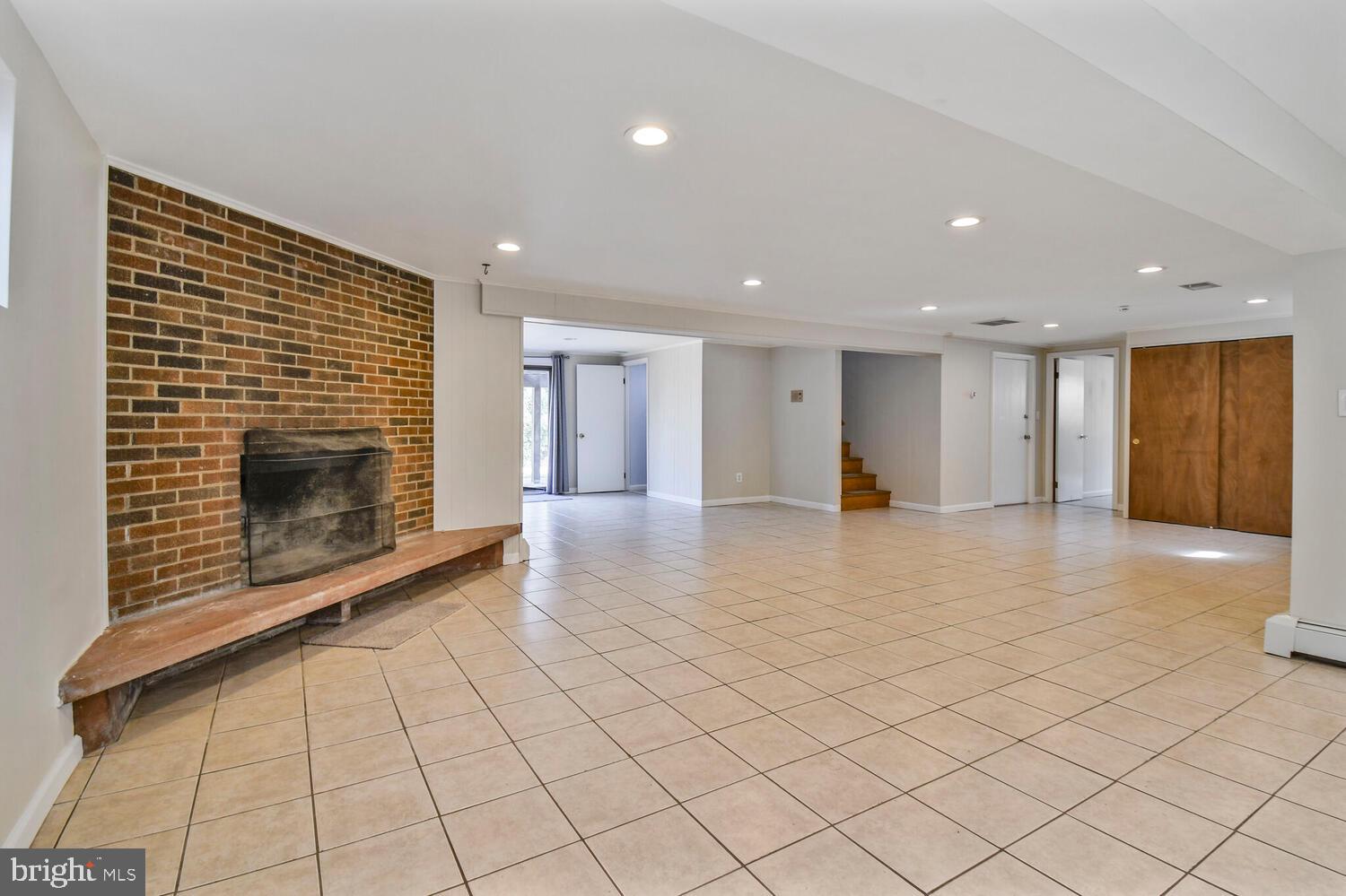 POPLAR TERRACE - Residential