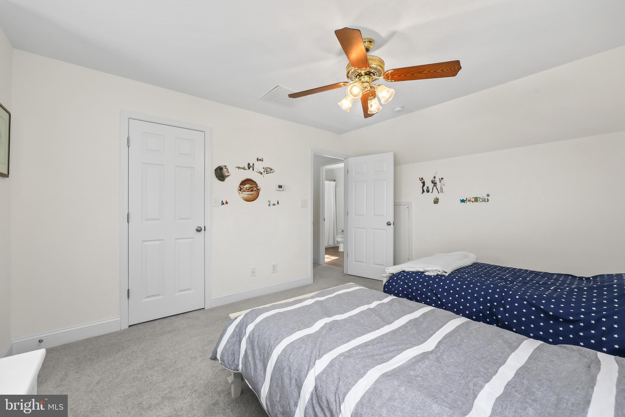 WOODLAND SHORES - Residential