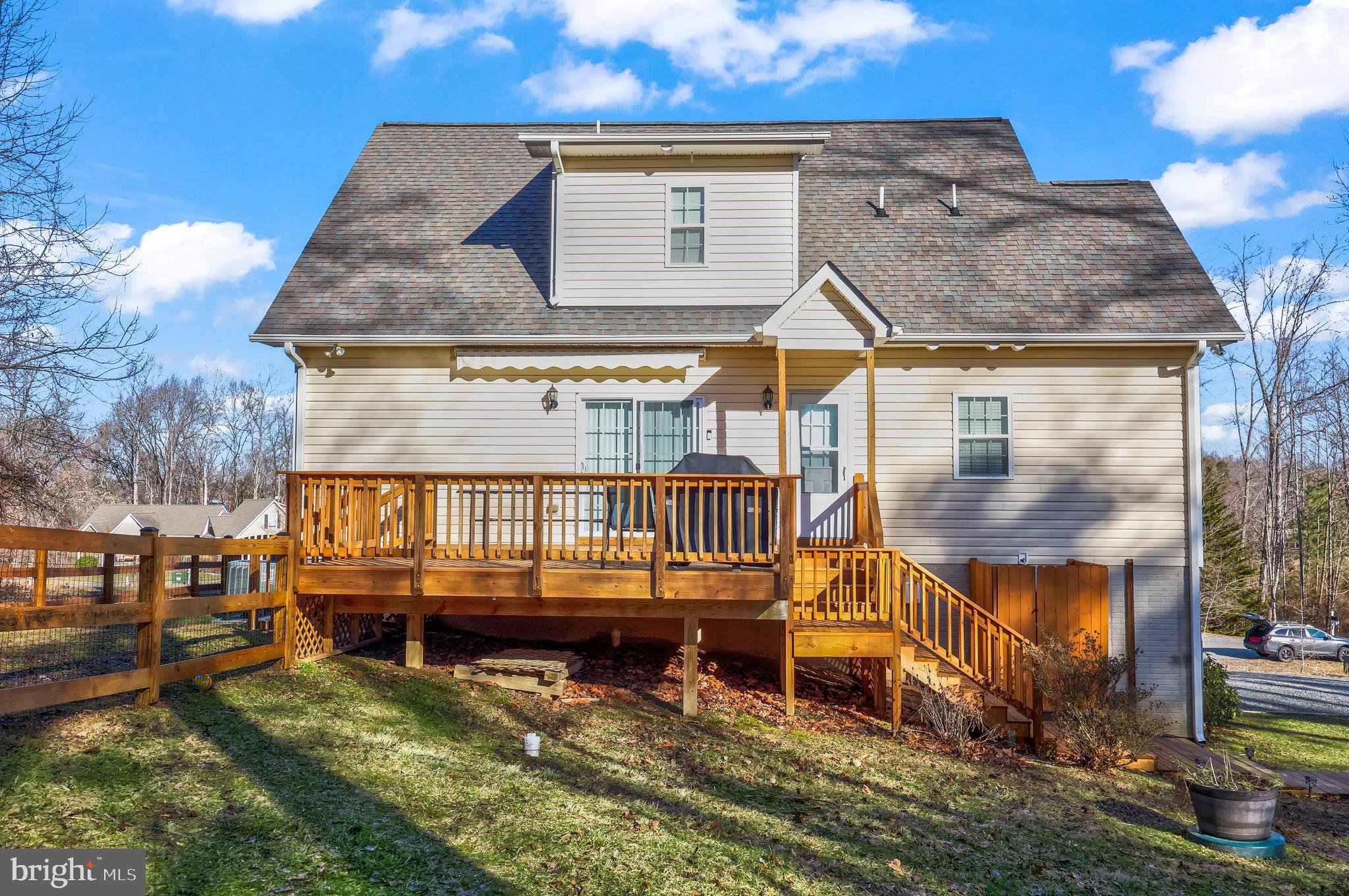 WOODLAND SHORES - Residential