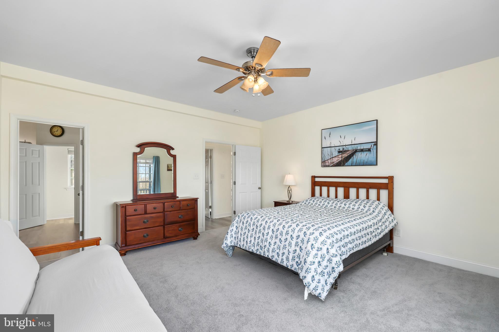 WOODLAND SHORES - Residential