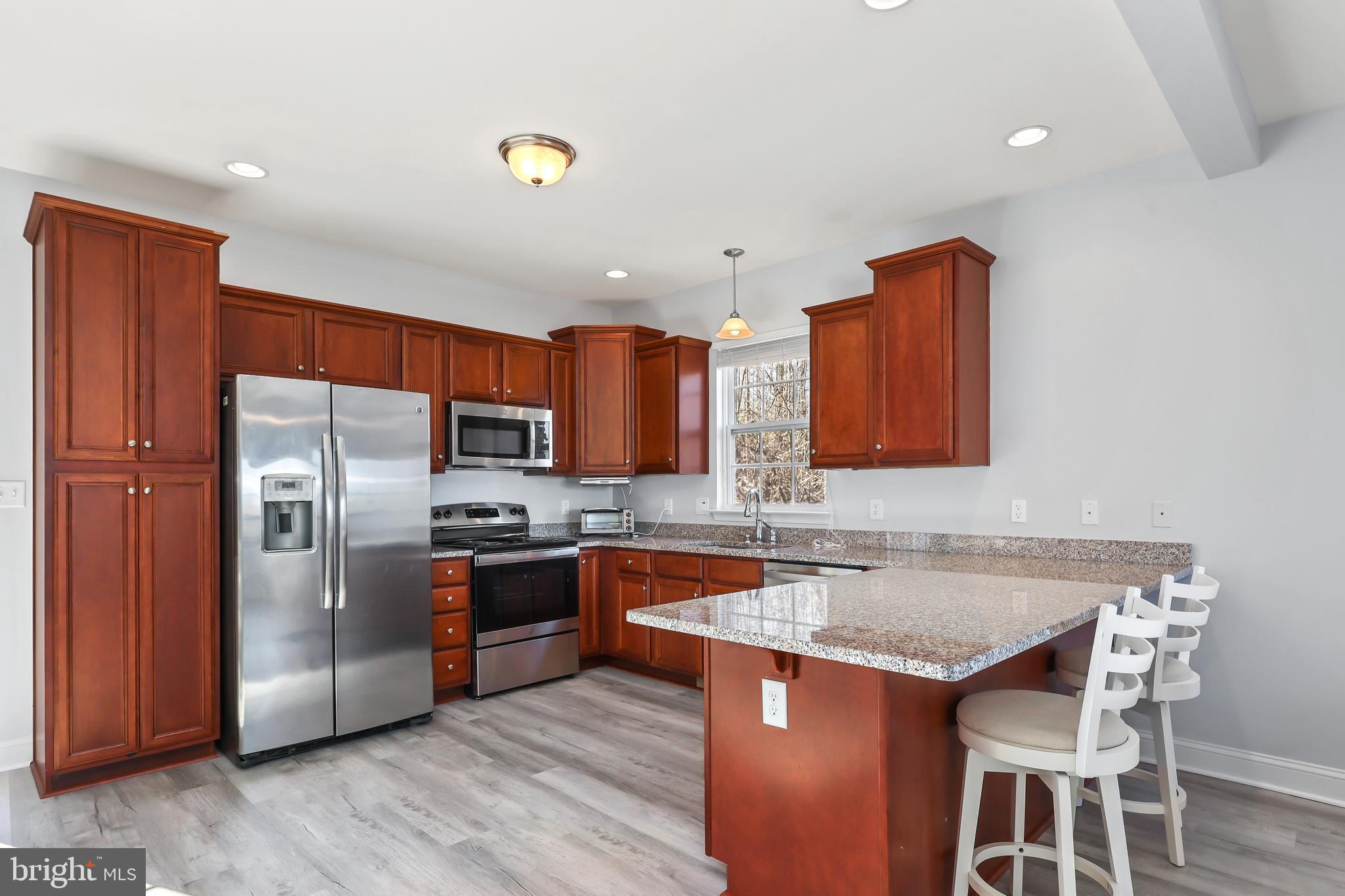 WOODLAND SHORES - Residential