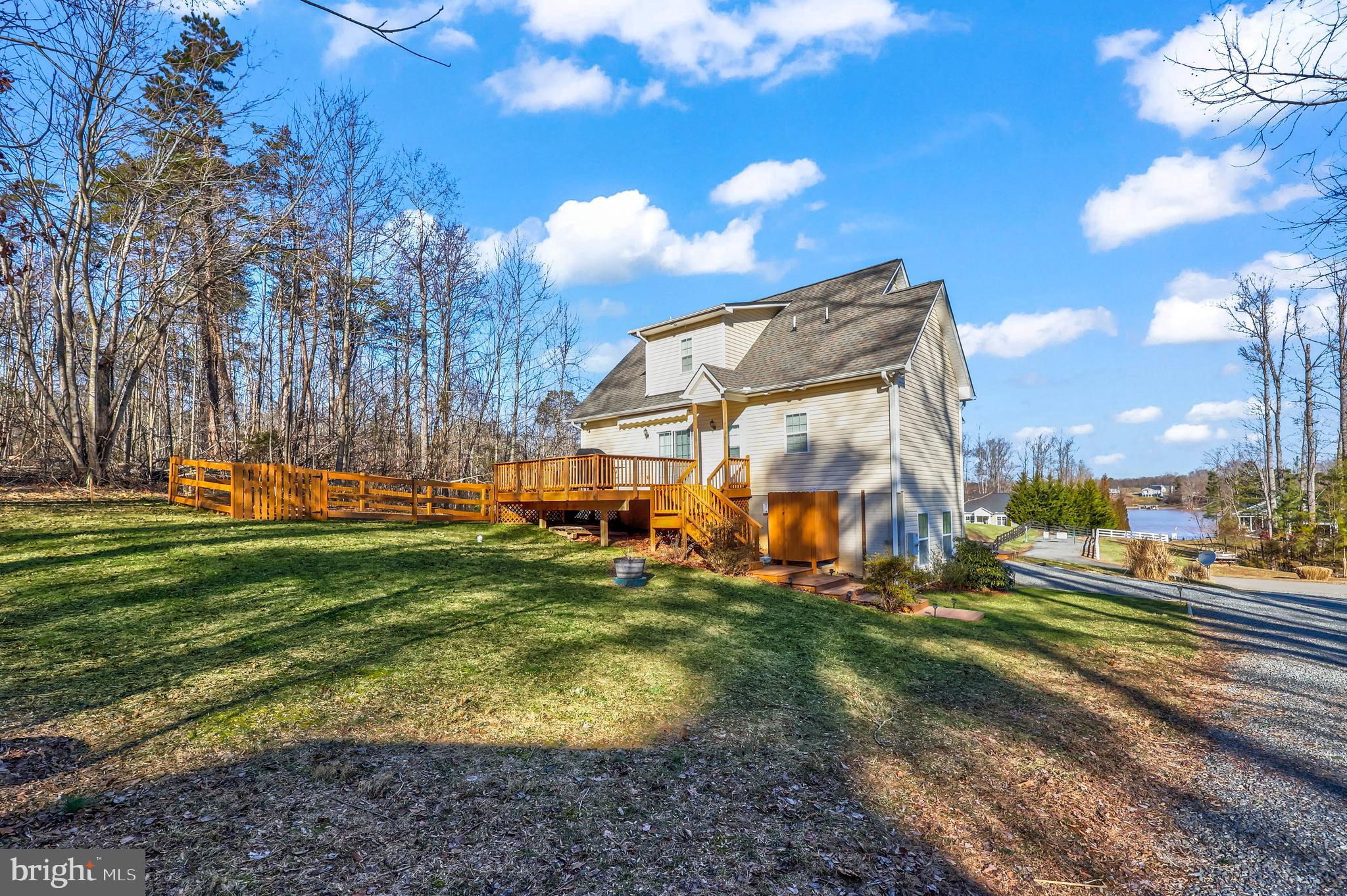 WOODLAND SHORES - Residential