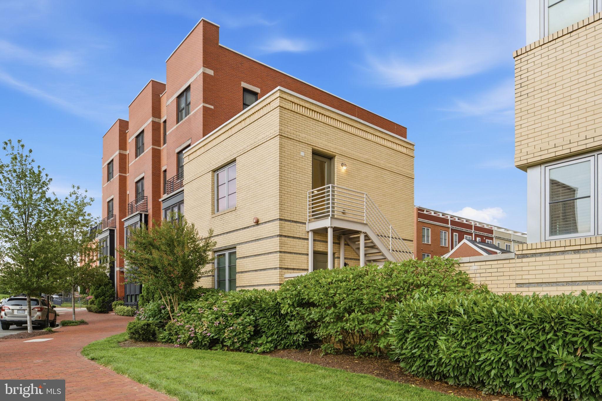 POTOMAC  YARDS - Residential