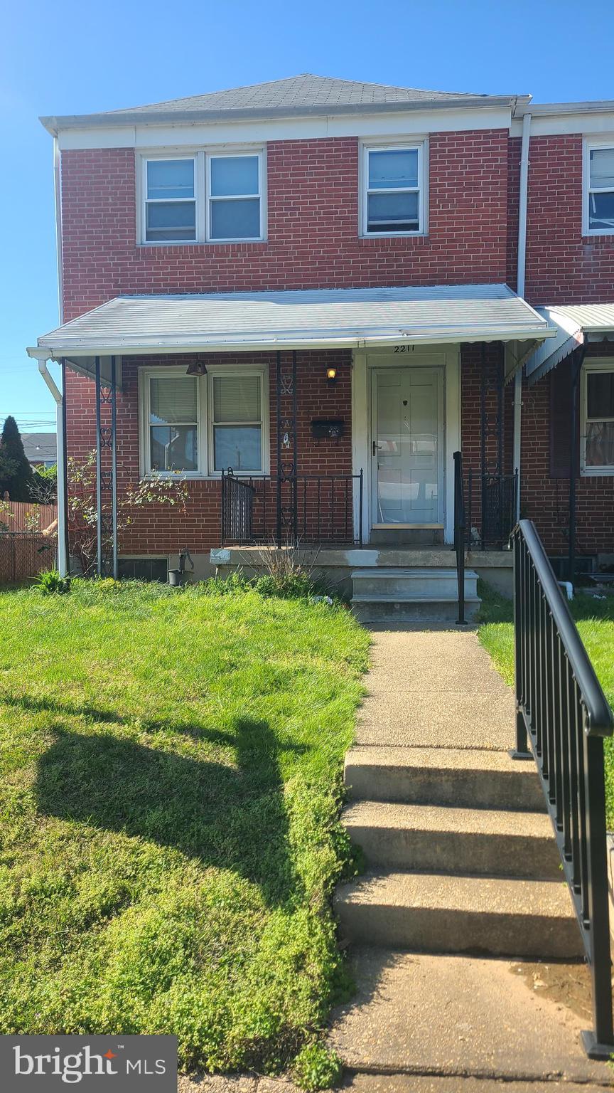 3 Bedroom 1.5 Bath End of Group townhome in Hawthorne * GREAT OPPORTUNITY for an investor to renovate and flip or rent or a homeowner to renovate and live in this property!