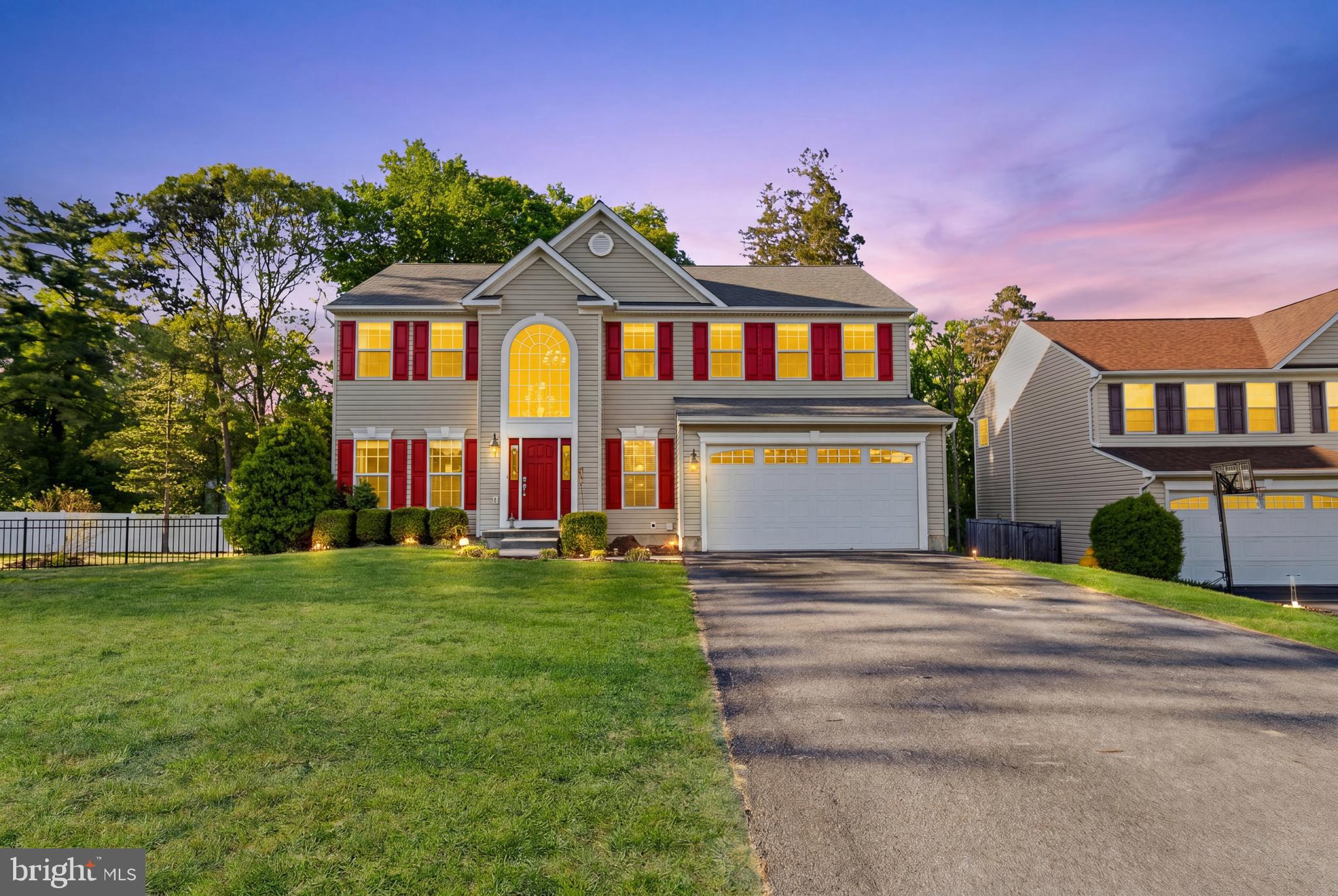 2nd Opportunity! Property back to market @ no fault of seller! No inspection issues. Previously received multiple strong offers at 765K.

Welcome to 208 Long Hill Court, a beautiful single family home where you can live in your forever home.  OVER 3500 sq ft and 1 acre lot, TRULY one of an KIND!!! Enjoy the large fenced back yard where you can really host family functions for years to come. This home has it all, ample parking, family room floor plan that makes sense including a chef kitchen that has double oven, convention electric stove, 12 ft island that is truly a bakers dream. Upstairs there's 4 spacious rooms, including the masters bedroom with his and hers closet, deluxe bathroom with jacuzzi tub and shower, his and hers vanity & sink and seperate water closet.  Three other spacious bedrooms share hall bathroom. Basement features two full bedrooms with bathroom, wet bar and living room suitable for entertaining or to retain as seperate in law suite that can be rented for additional income. Because you can’t forget over an 1 acre lot size with well and septic system. Come visit today!