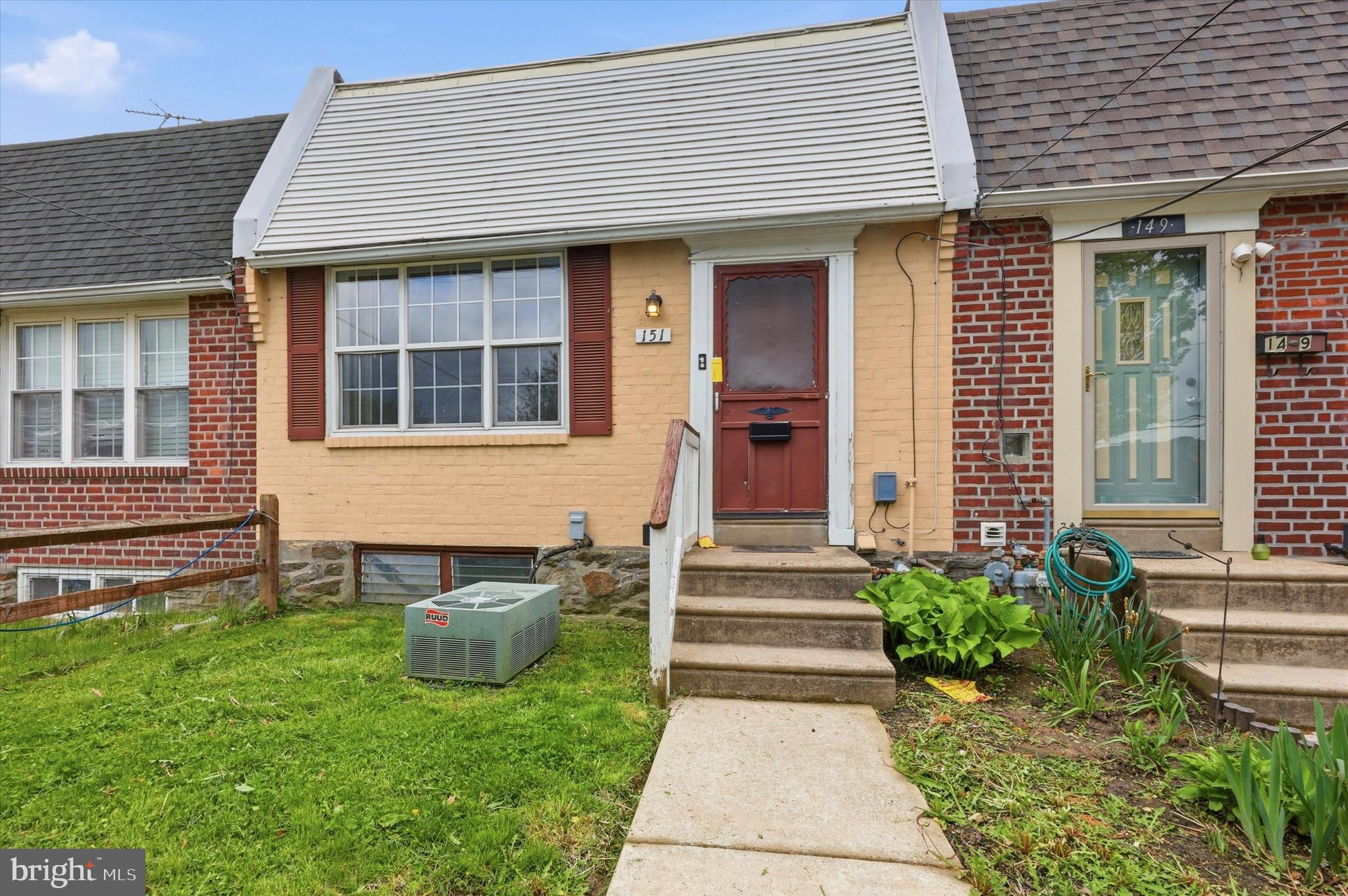 Well-maintained interior townhome in Lynnwood, PA offering 3 bedrooms and 1.5 baths. The home features a functional layout with vaulted ceilings that enhance the main living space, along with fresh paint throughout. Front and rear outdoor areas provide usable exterior space, and the basement offers additional storage and flexibility. A straightforward opportunity for an owner-occupant or investor seeking a low-maintenance property in a convenient location. Photos coming soon