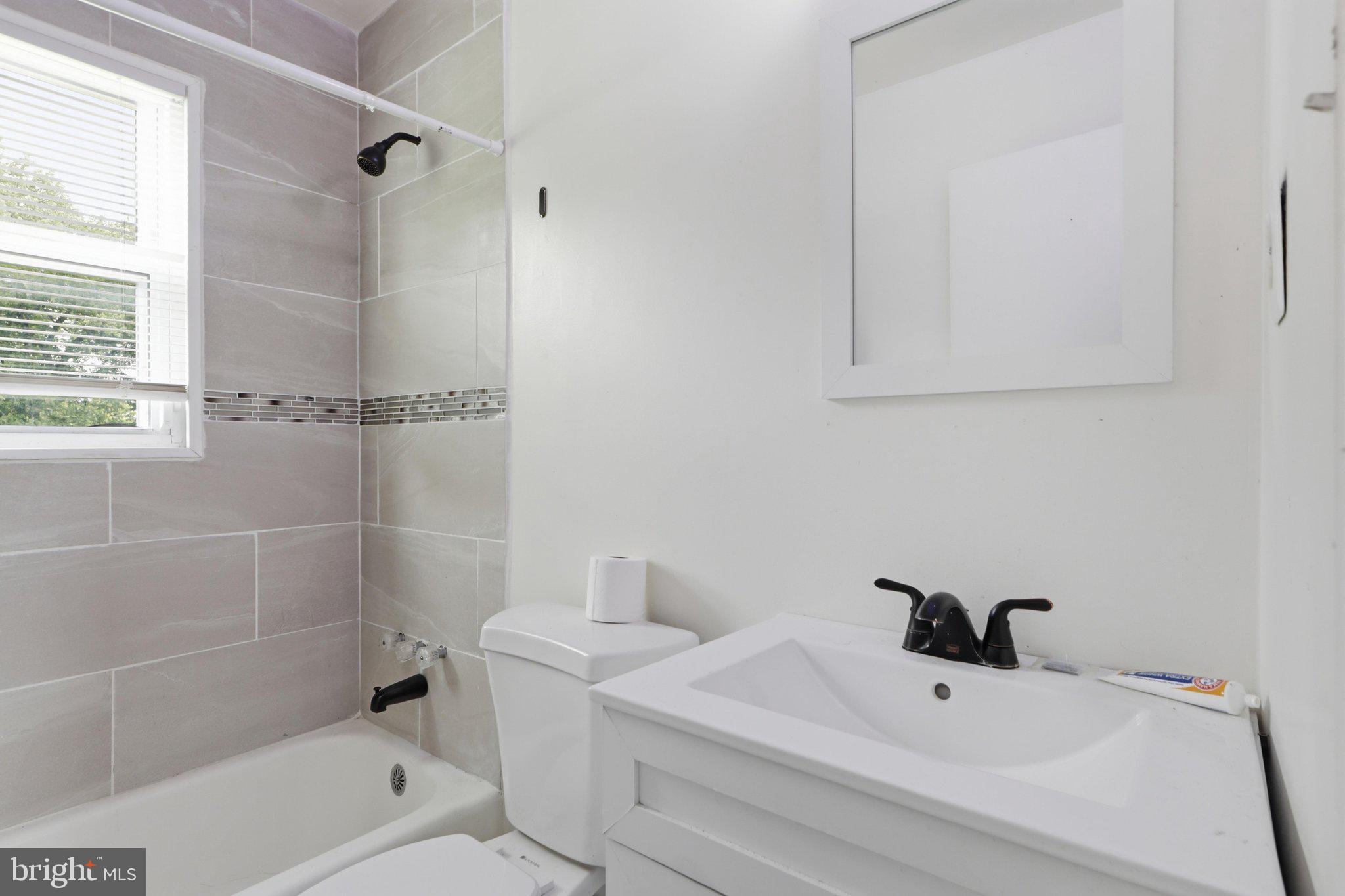 HARRY ROSS PROPERTY - Residential