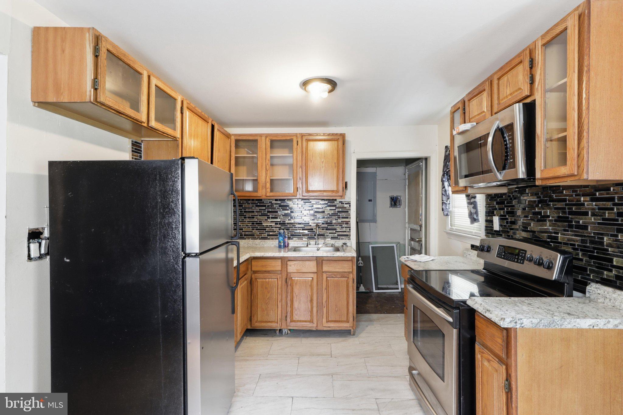 HARRY ROSS PROPERTY - Residential
