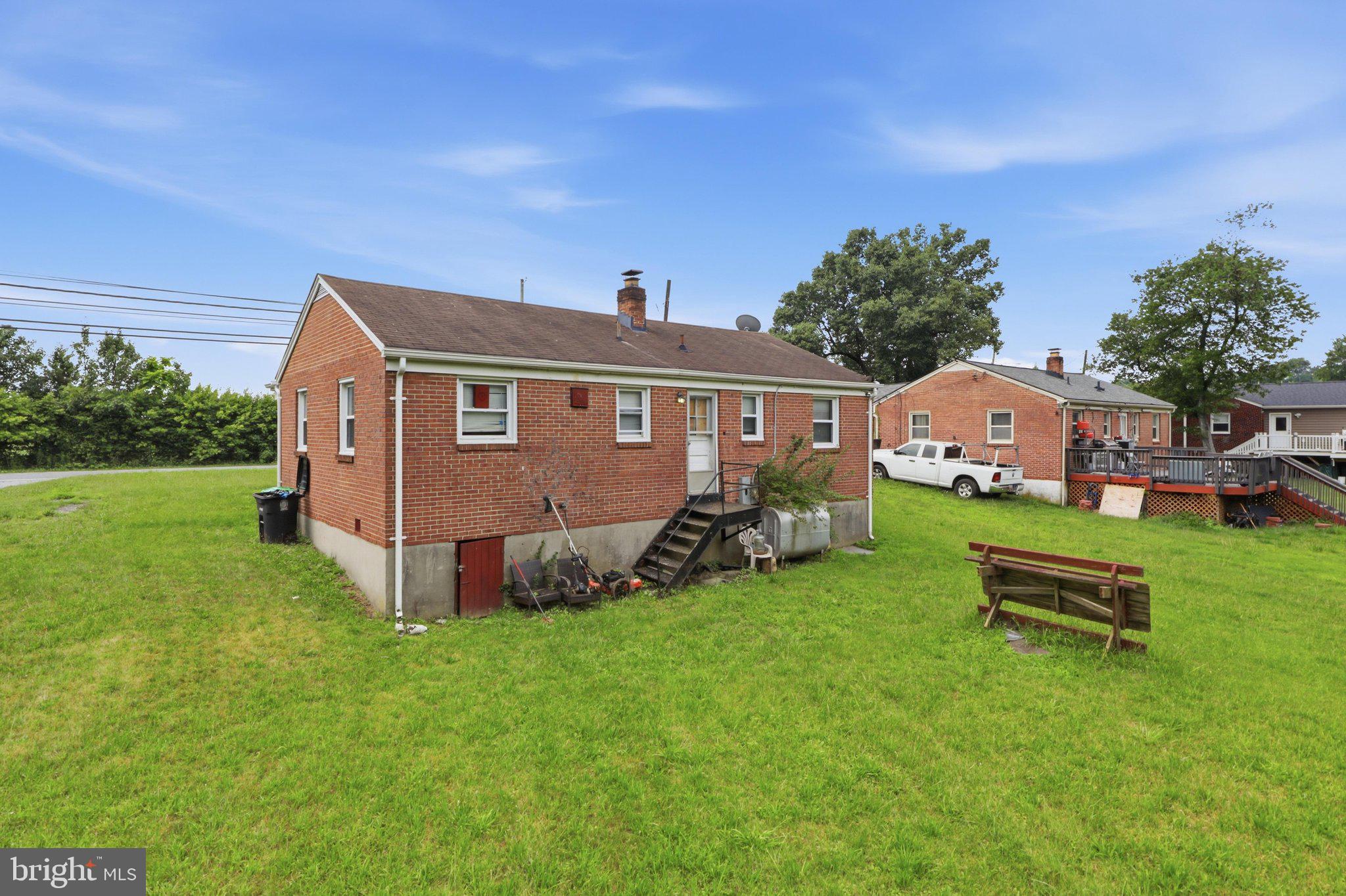HARRY ROSS PROPERTY - Residential