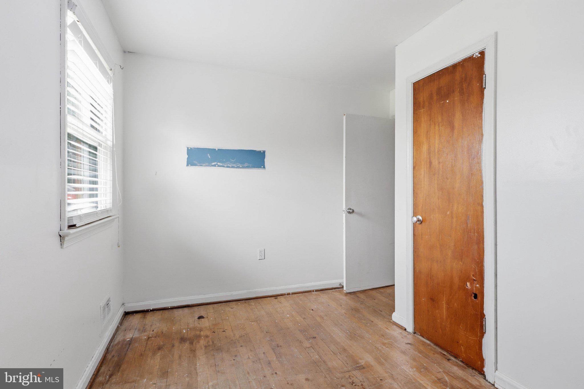 HARRY ROSS PROPERTY - Residential