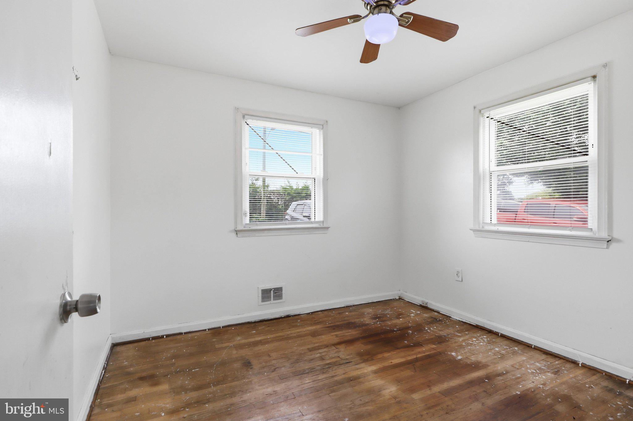 HARRY ROSS PROPERTY - Residential