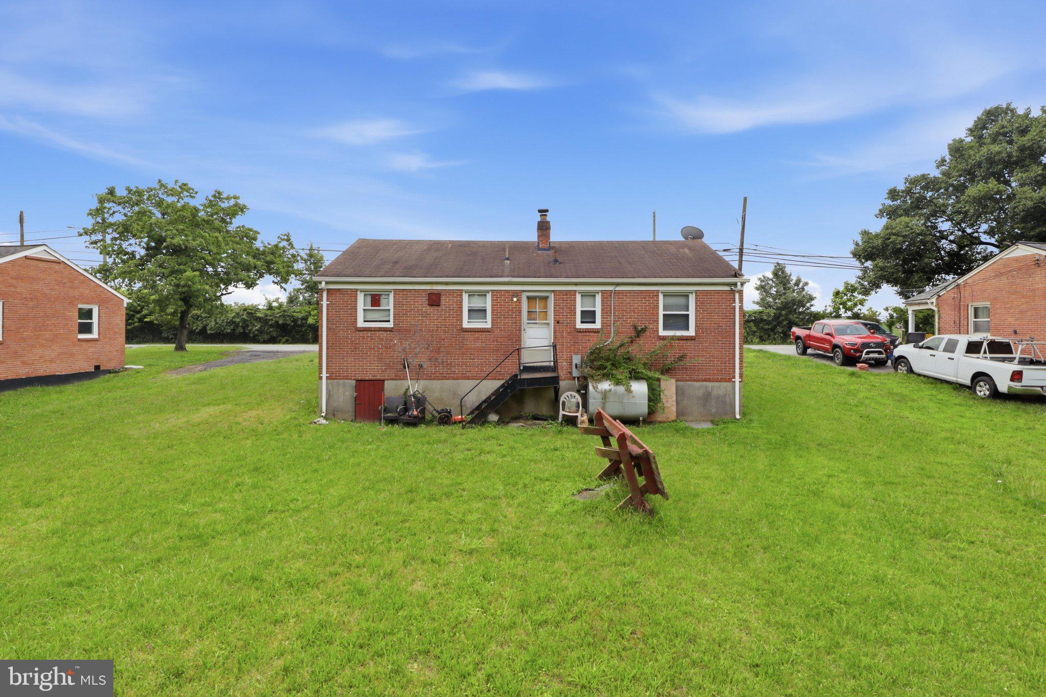 HARRY ROSS PROPERTY - Residential