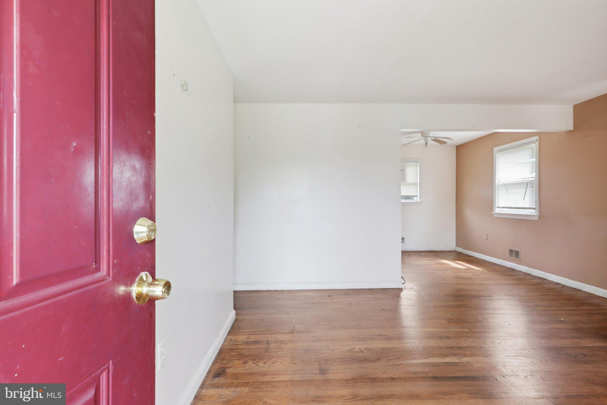 HARRY ROSS PROPERTY - Residential