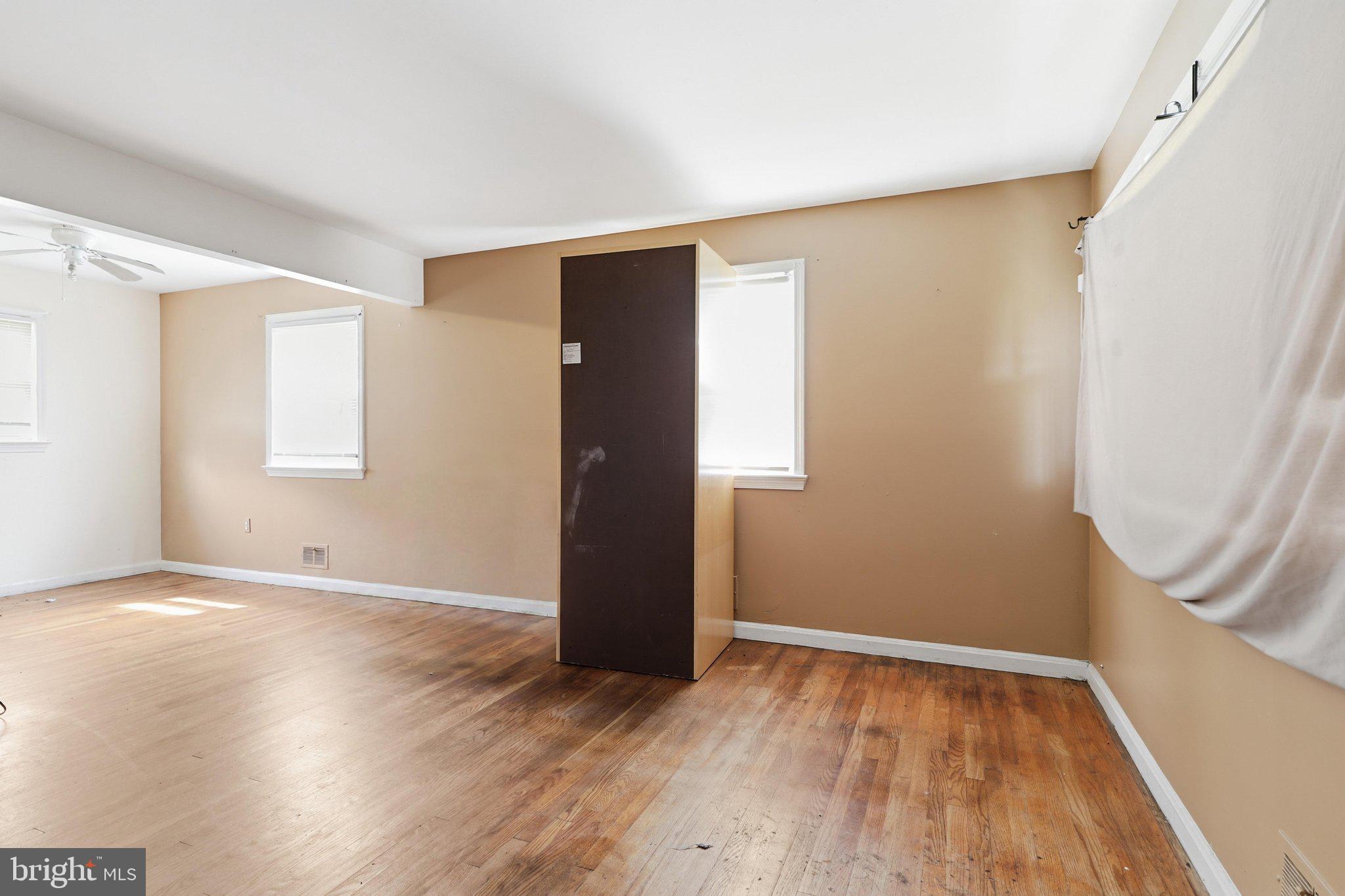 HARRY ROSS PROPERTY - Residential