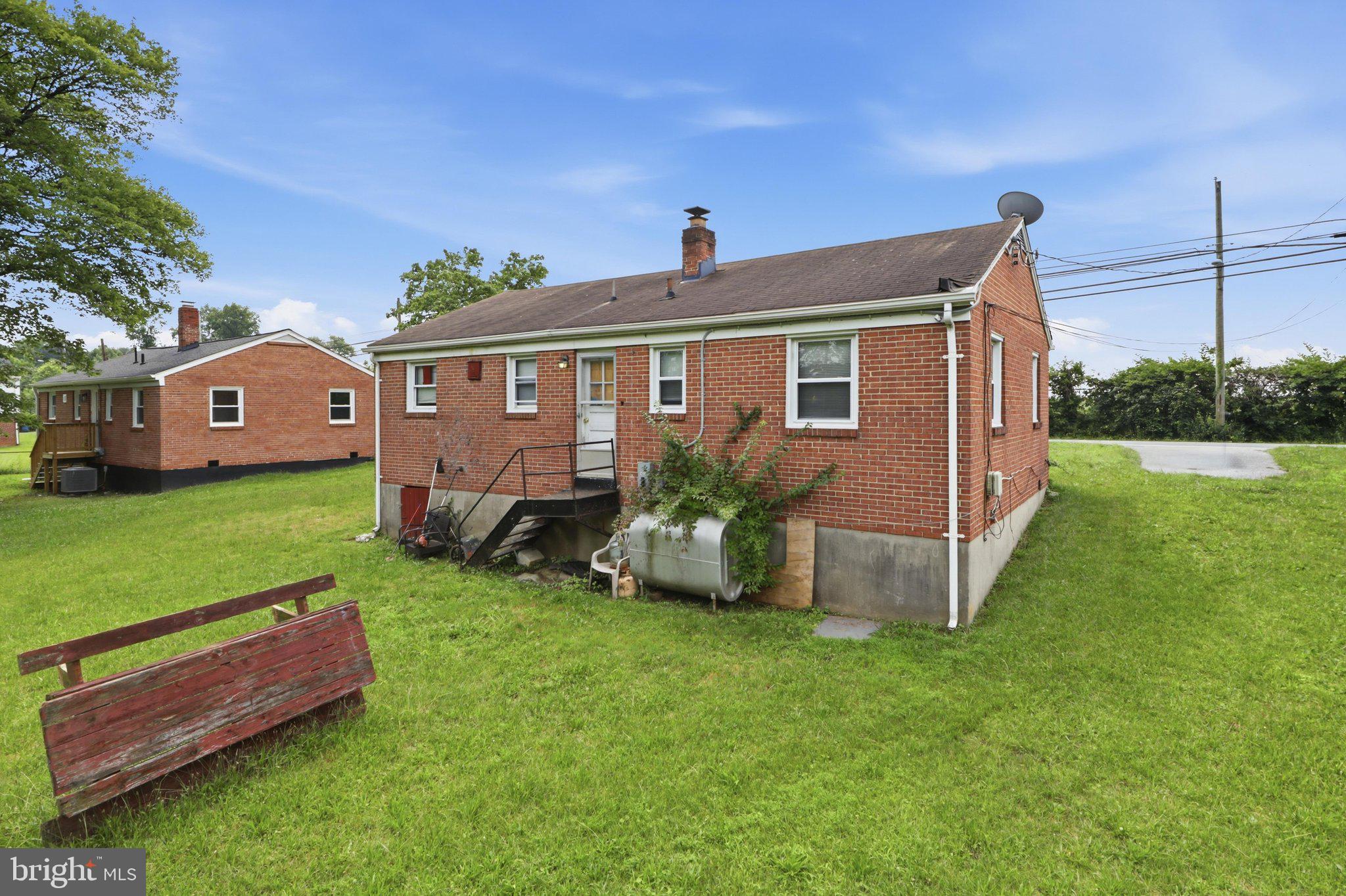 HARRY ROSS PROPERTY - Residential
