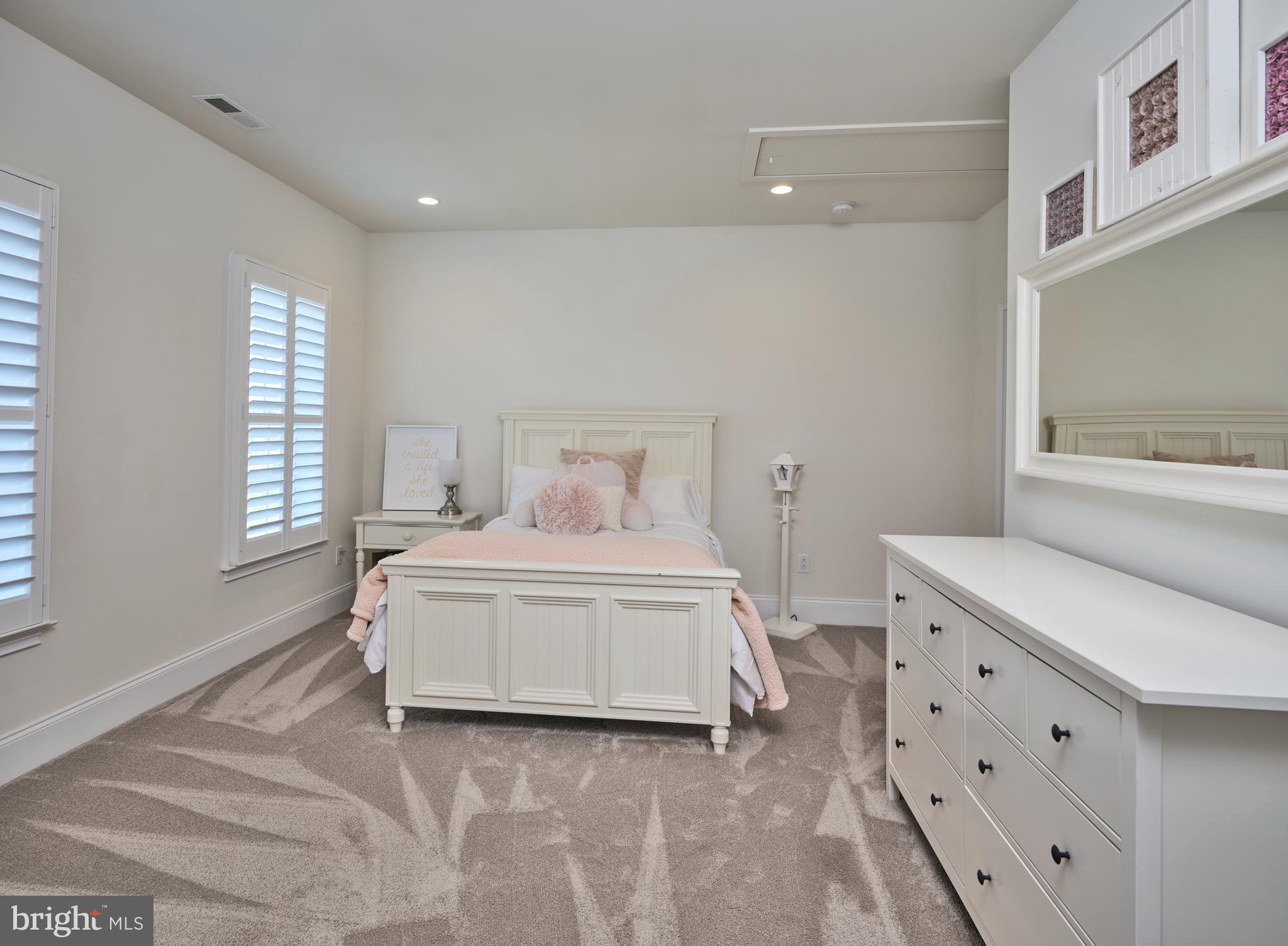 ESTATE AT MILL CREEK - Residential