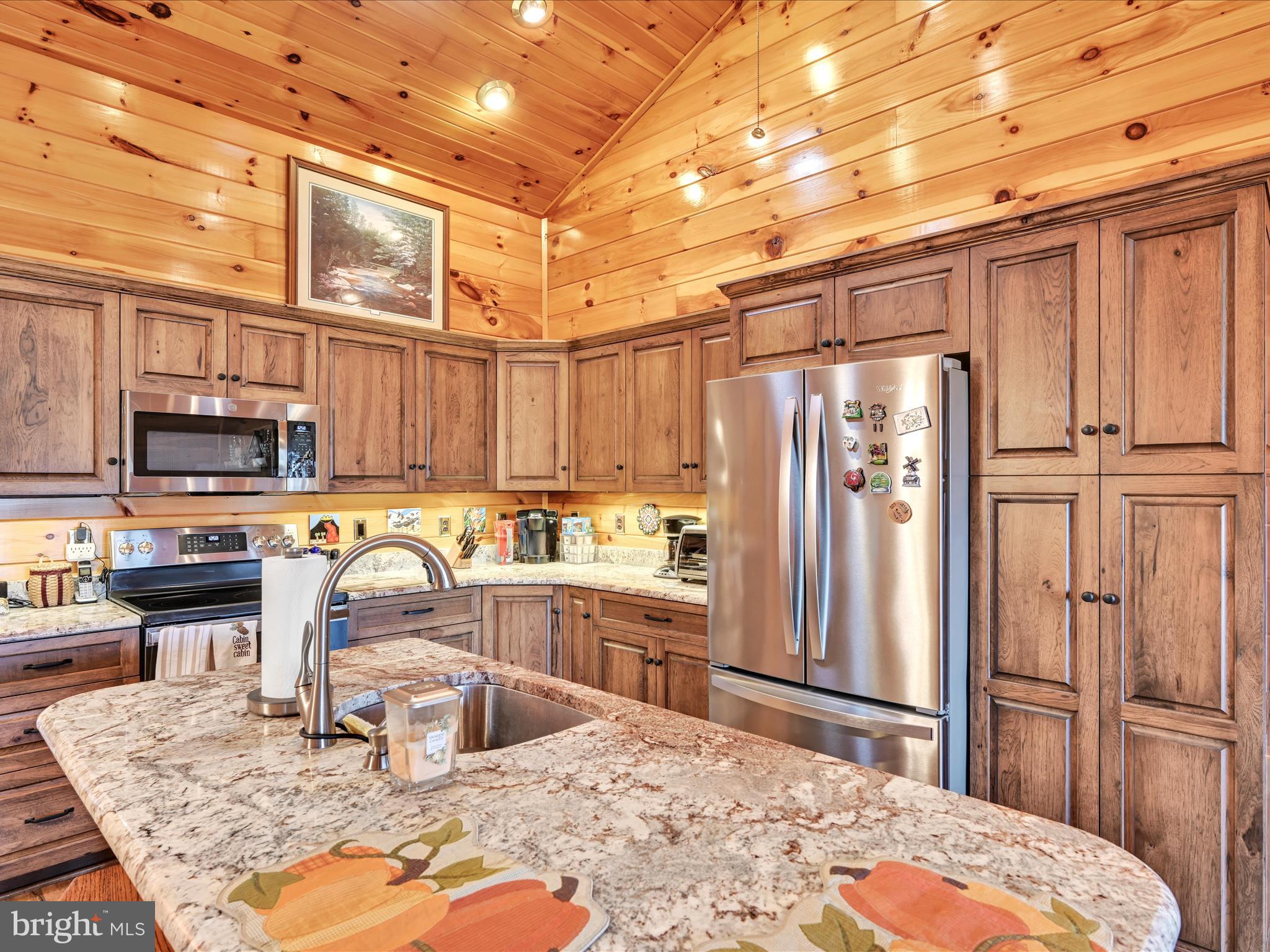 LAKE WYNONAH - Residential