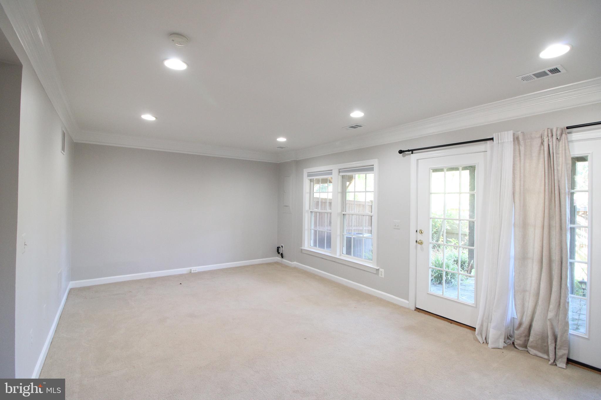 STONE CREEK CROSSING - Residential Lease
