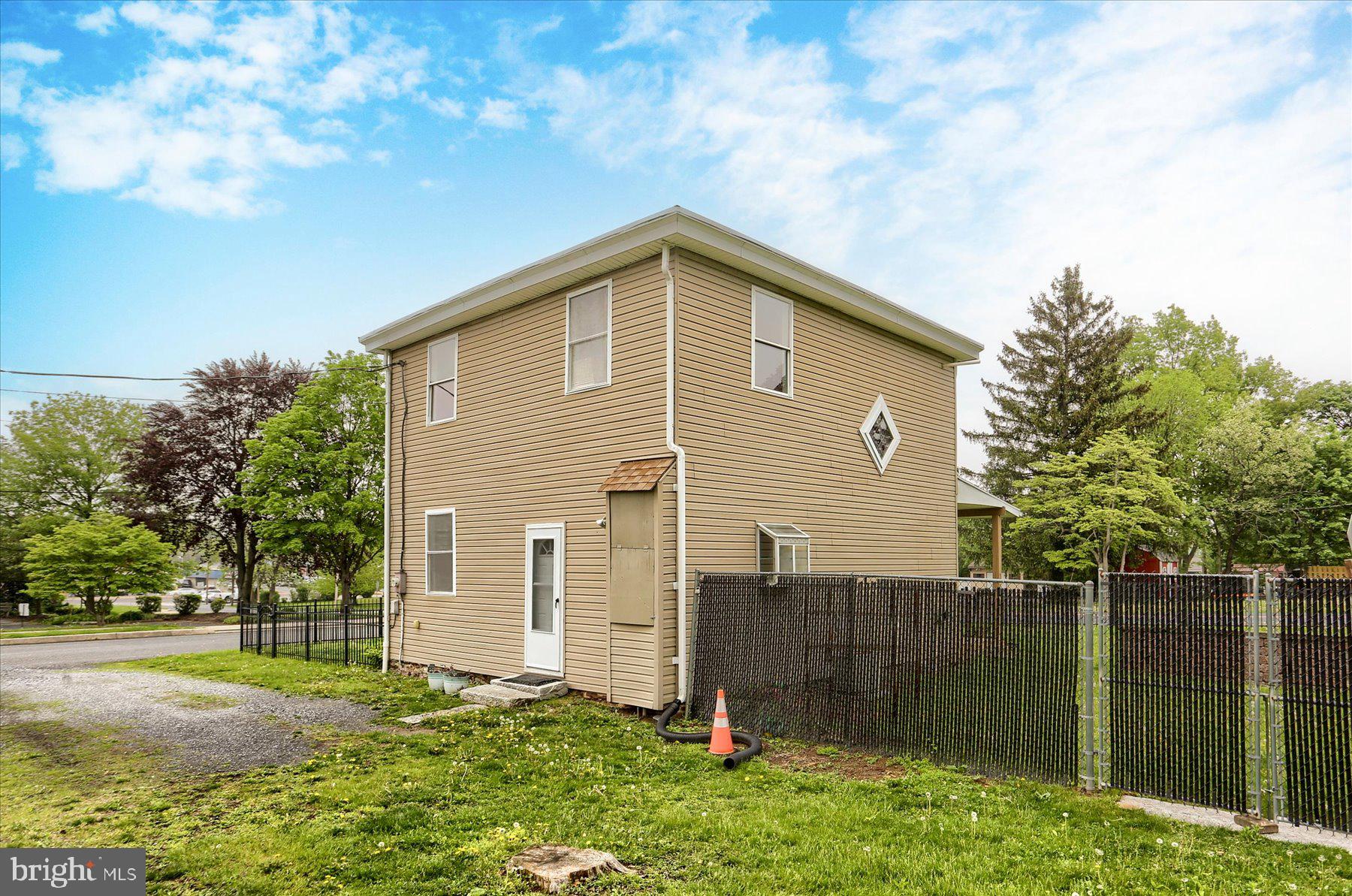 COLONIAL PARK - Commercial Sale