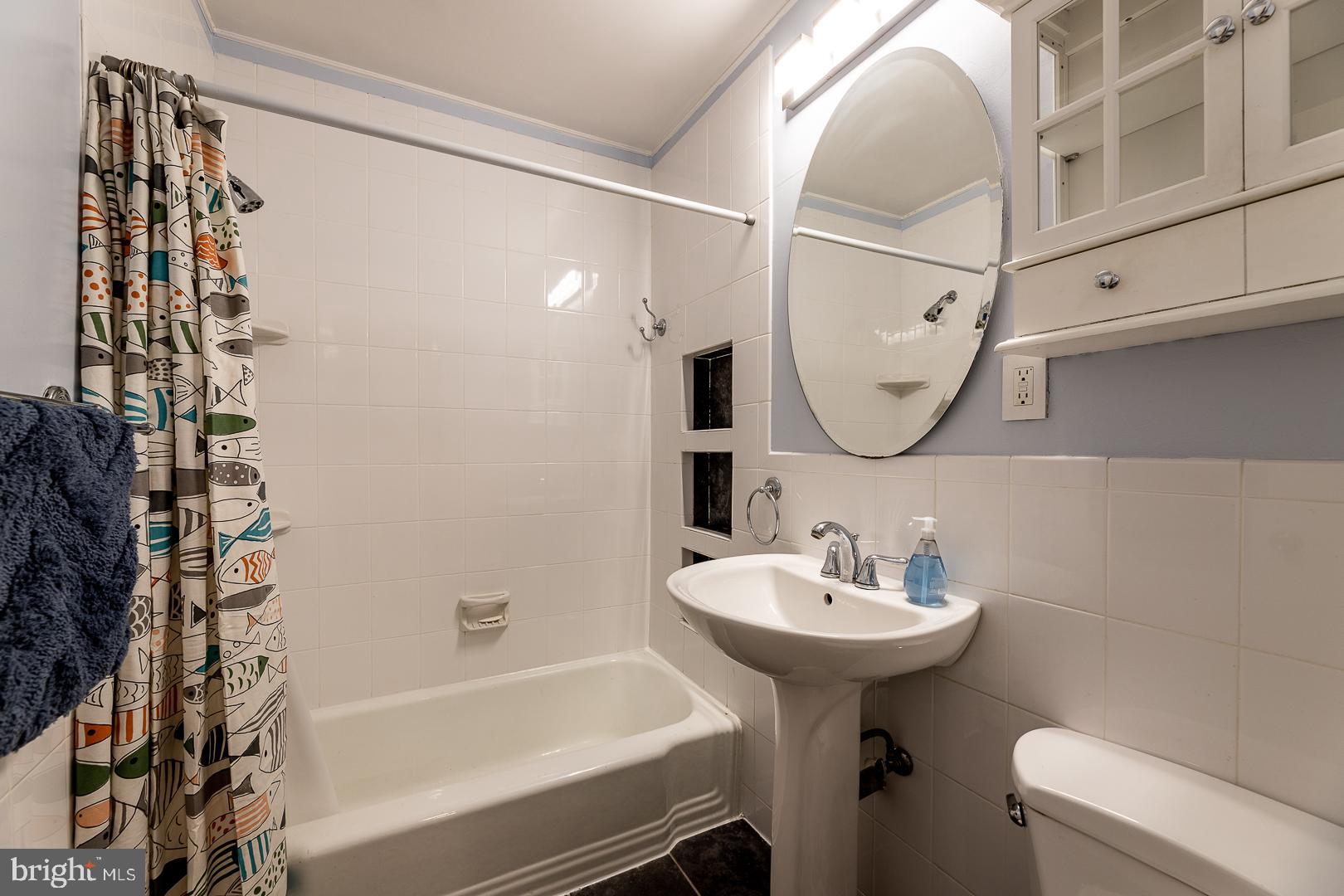 PARKSIDE CONDOMINIUMS - Residential Lease