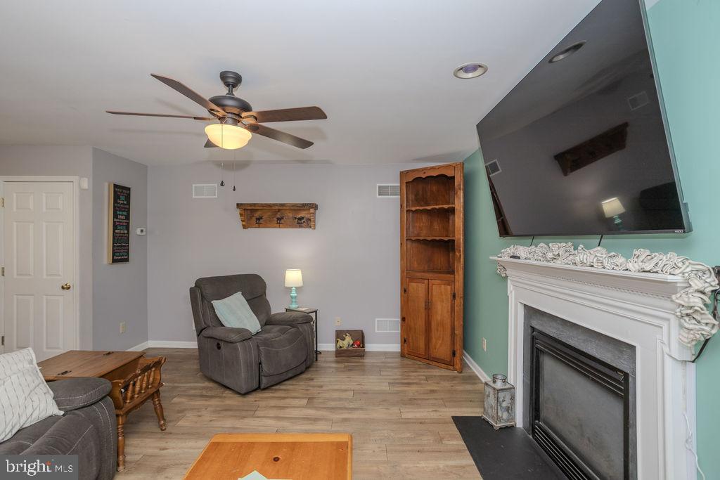 HAMPTON HILLS - Residential