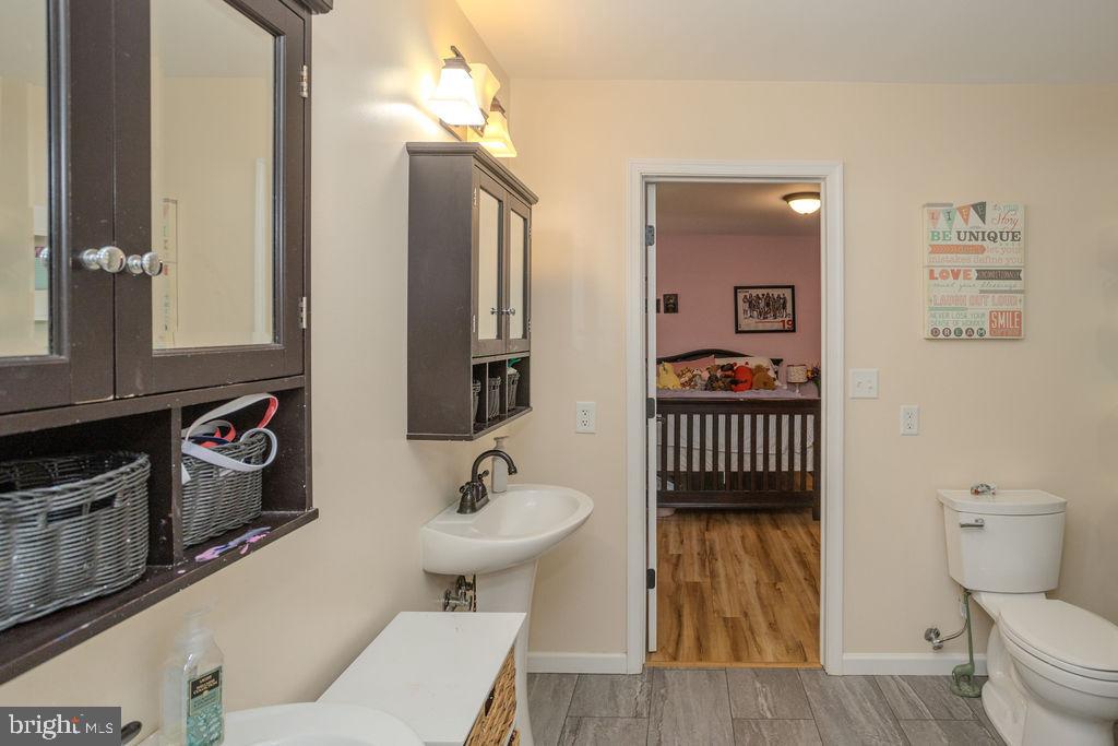 HAMPTON HILLS - Residential