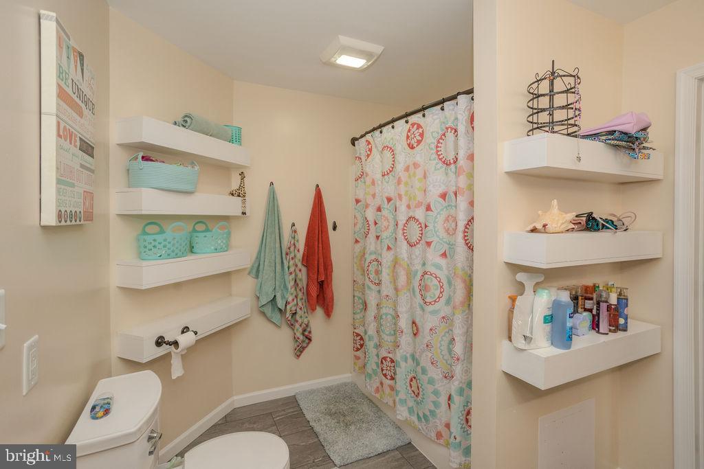 HAMPTON HILLS - Residential