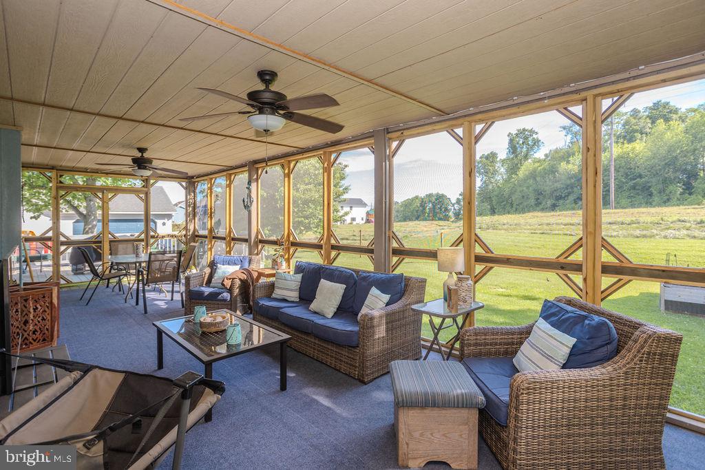 HAMPTON HILLS - Residential