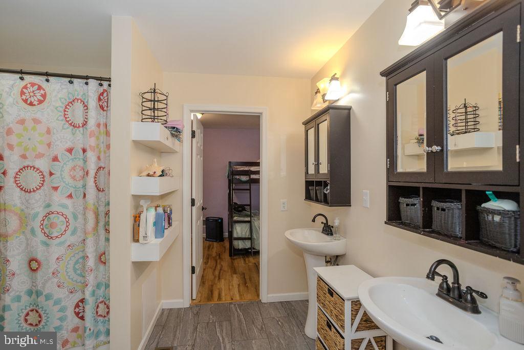HAMPTON HILLS - Residential