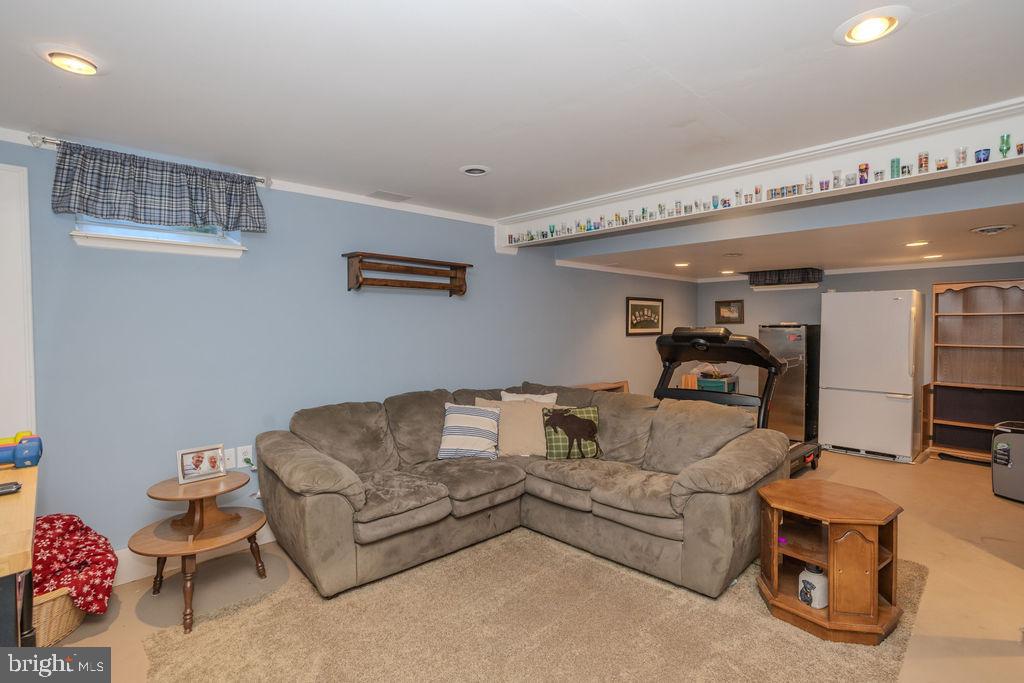 HAMPTON HILLS - Residential