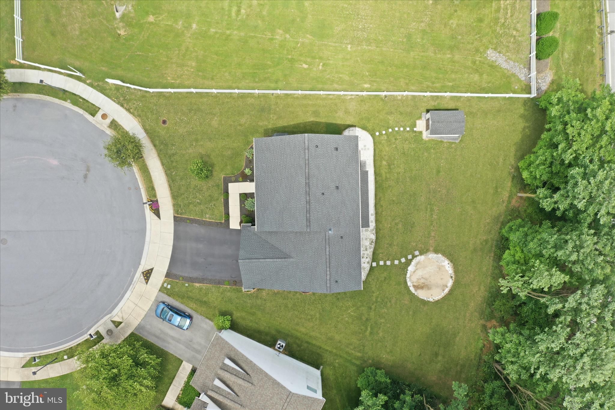 HILLSIDE MANOR - Residential