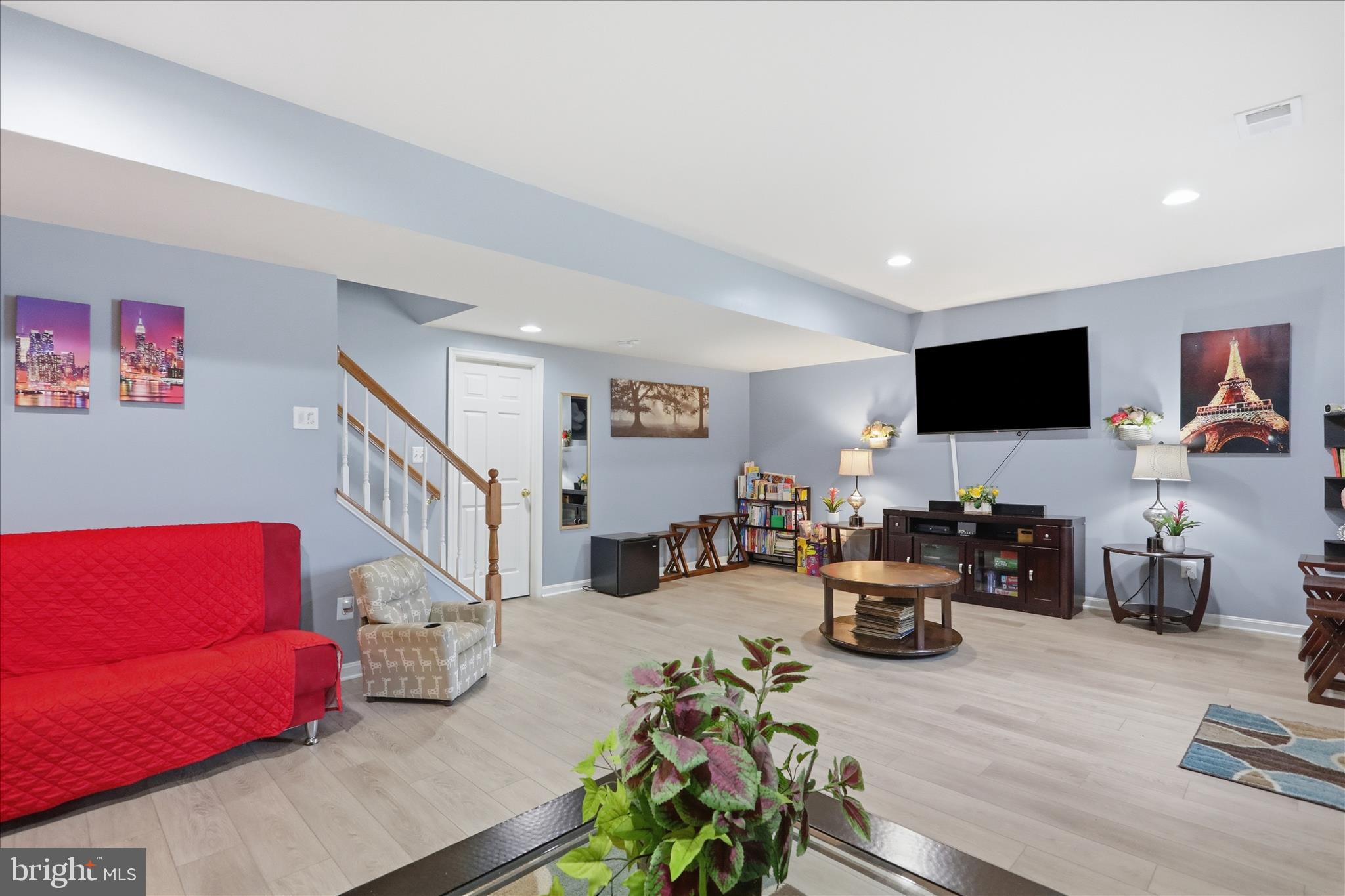 HILLSIDE MANOR - Residential