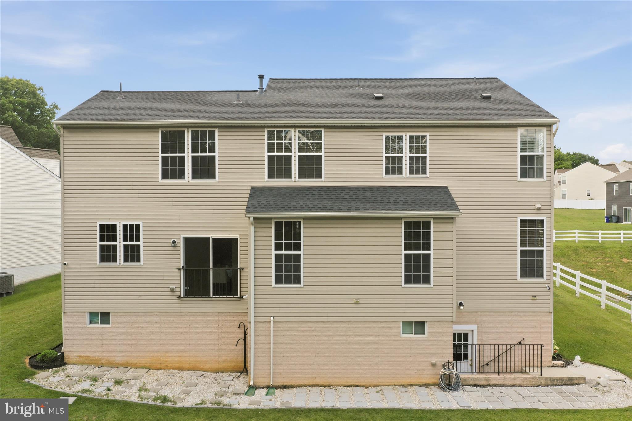 HILLSIDE MANOR - Residential