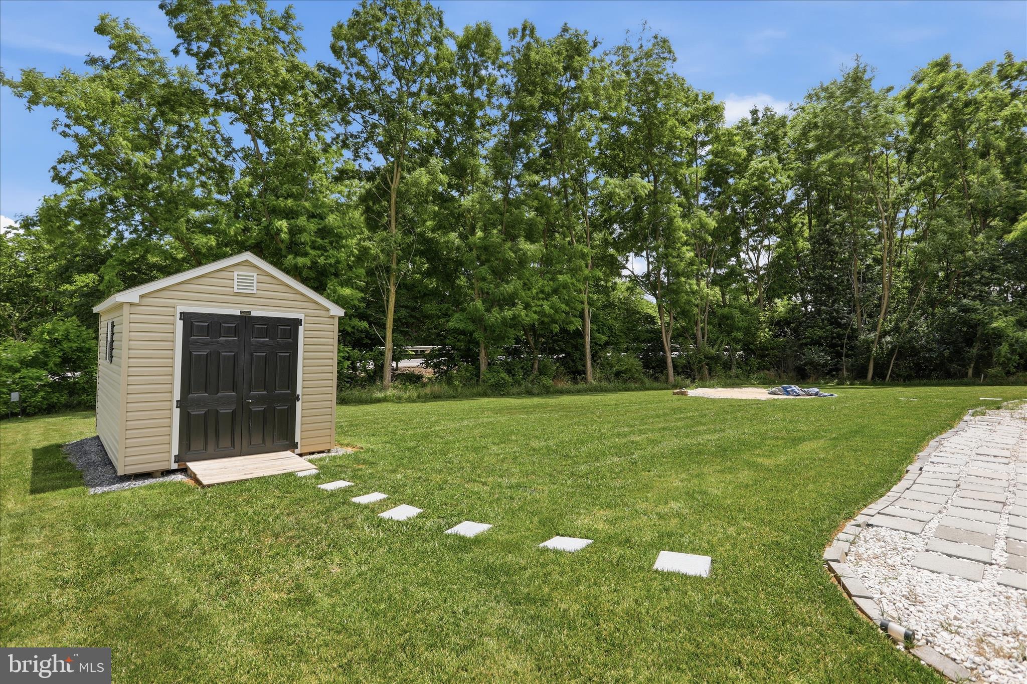 HILLSIDE MANOR - Residential