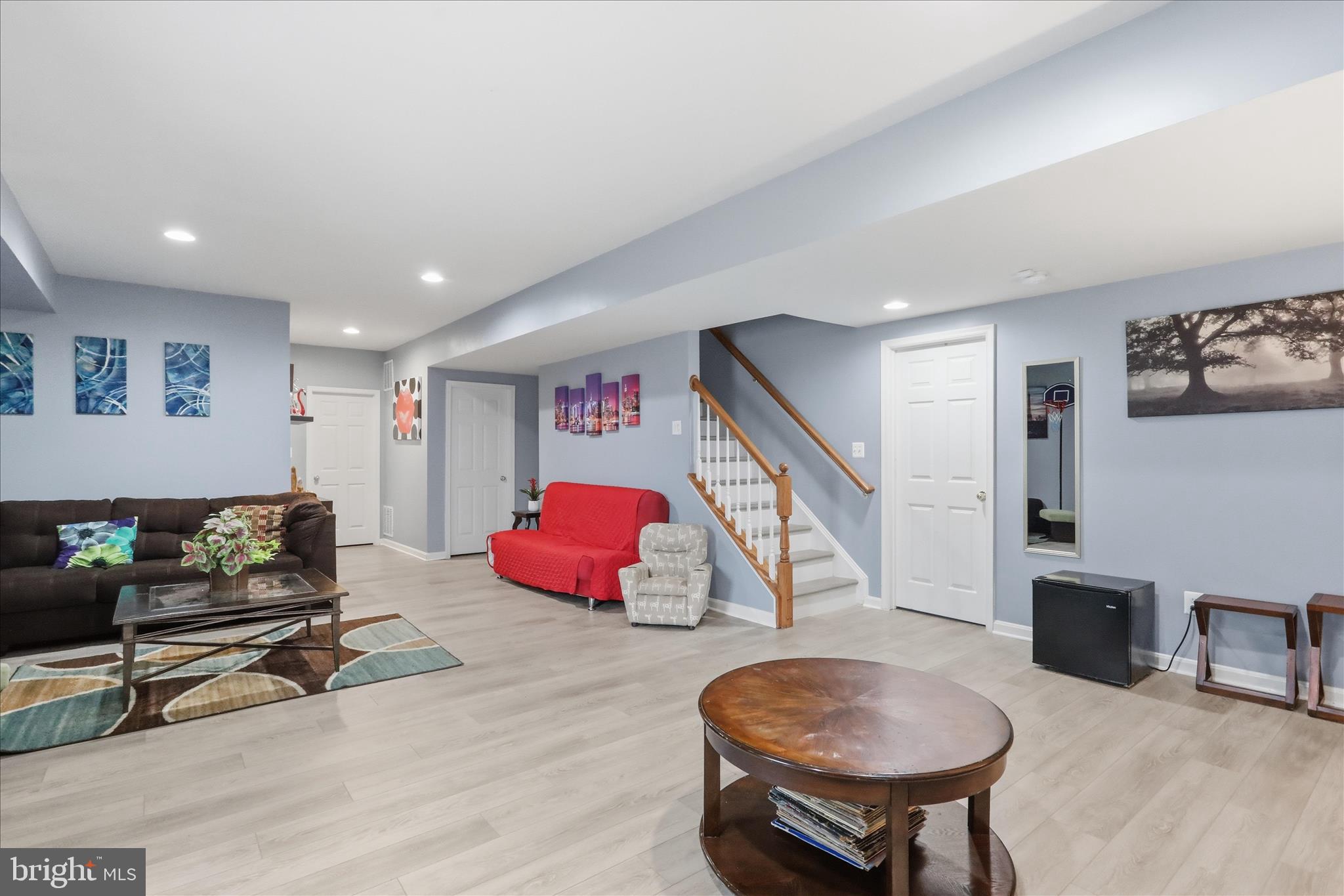 HILLSIDE MANOR - Residential