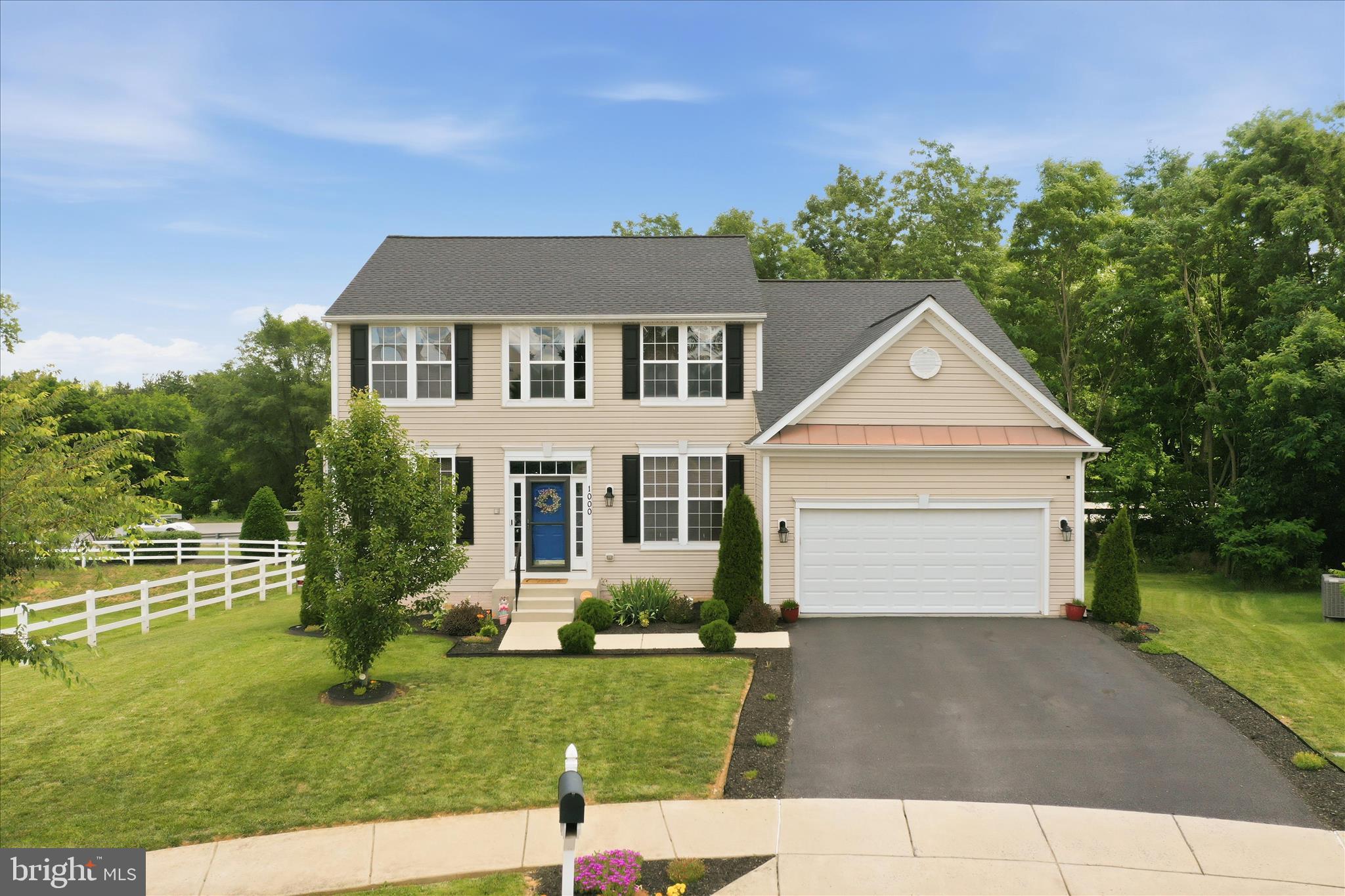 HILLSIDE MANOR - Residential