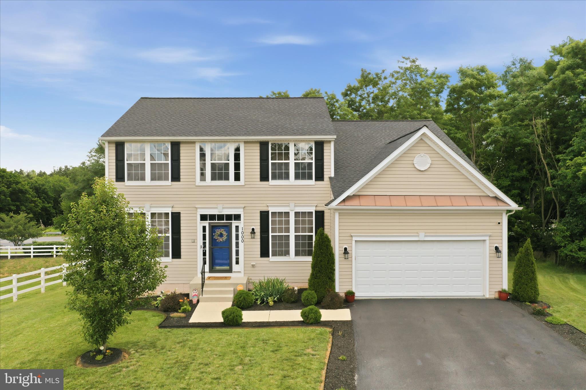 HILLSIDE MANOR - Residential