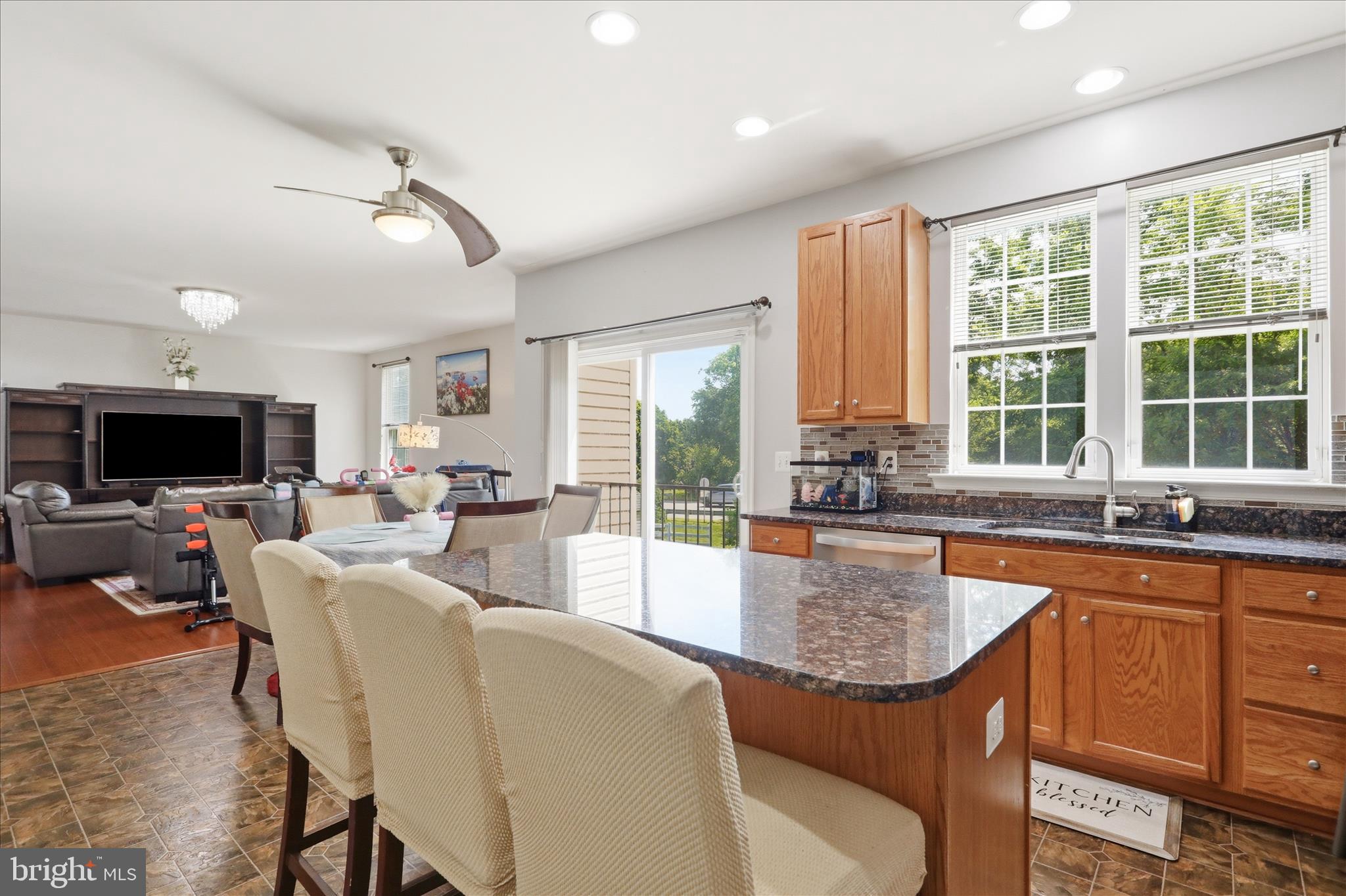 HILLSIDE MANOR - Residential