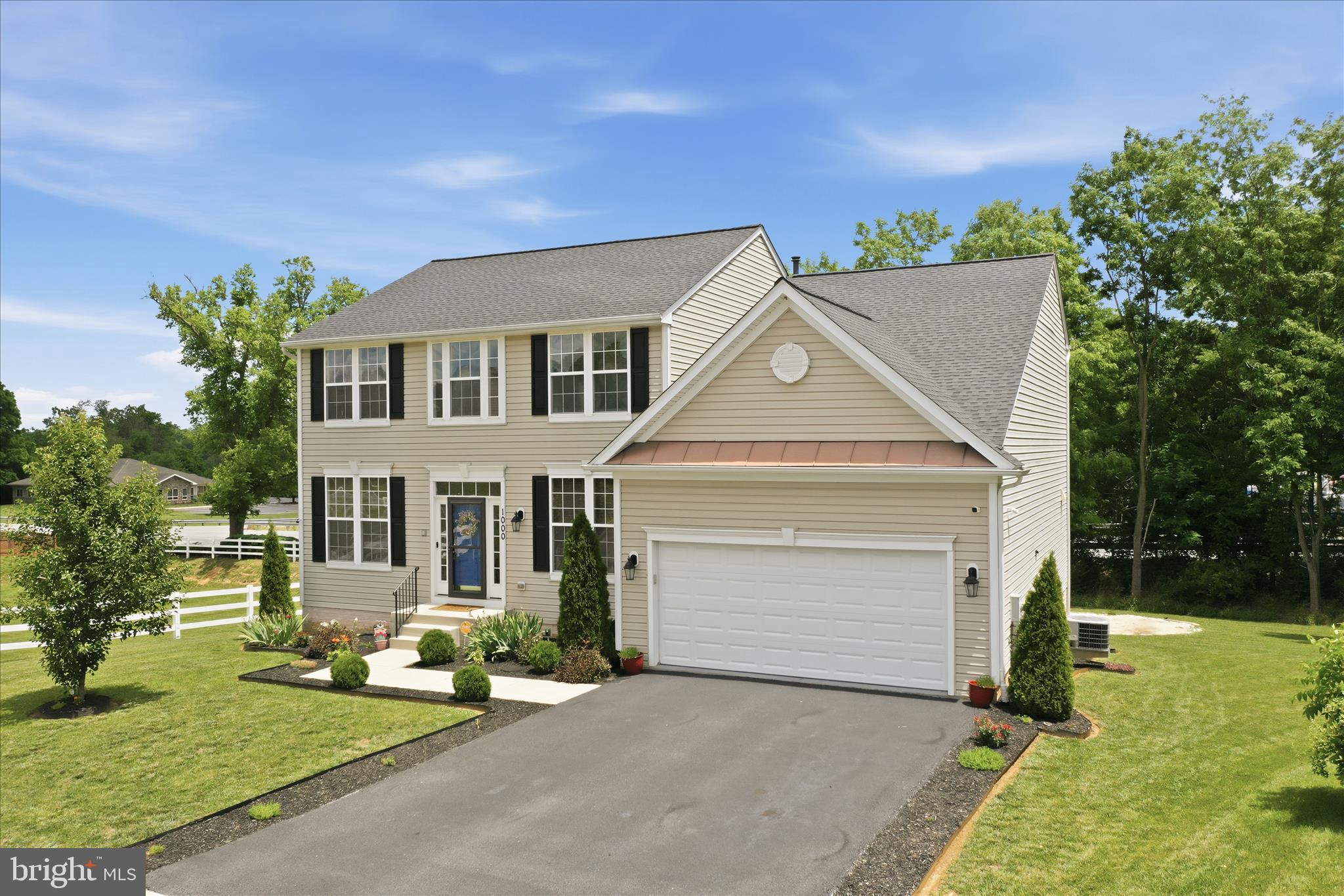 HILLSIDE MANOR - Residential