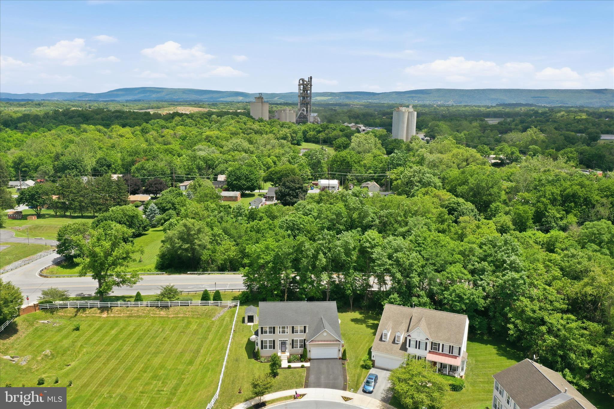 HILLSIDE MANOR - Residential