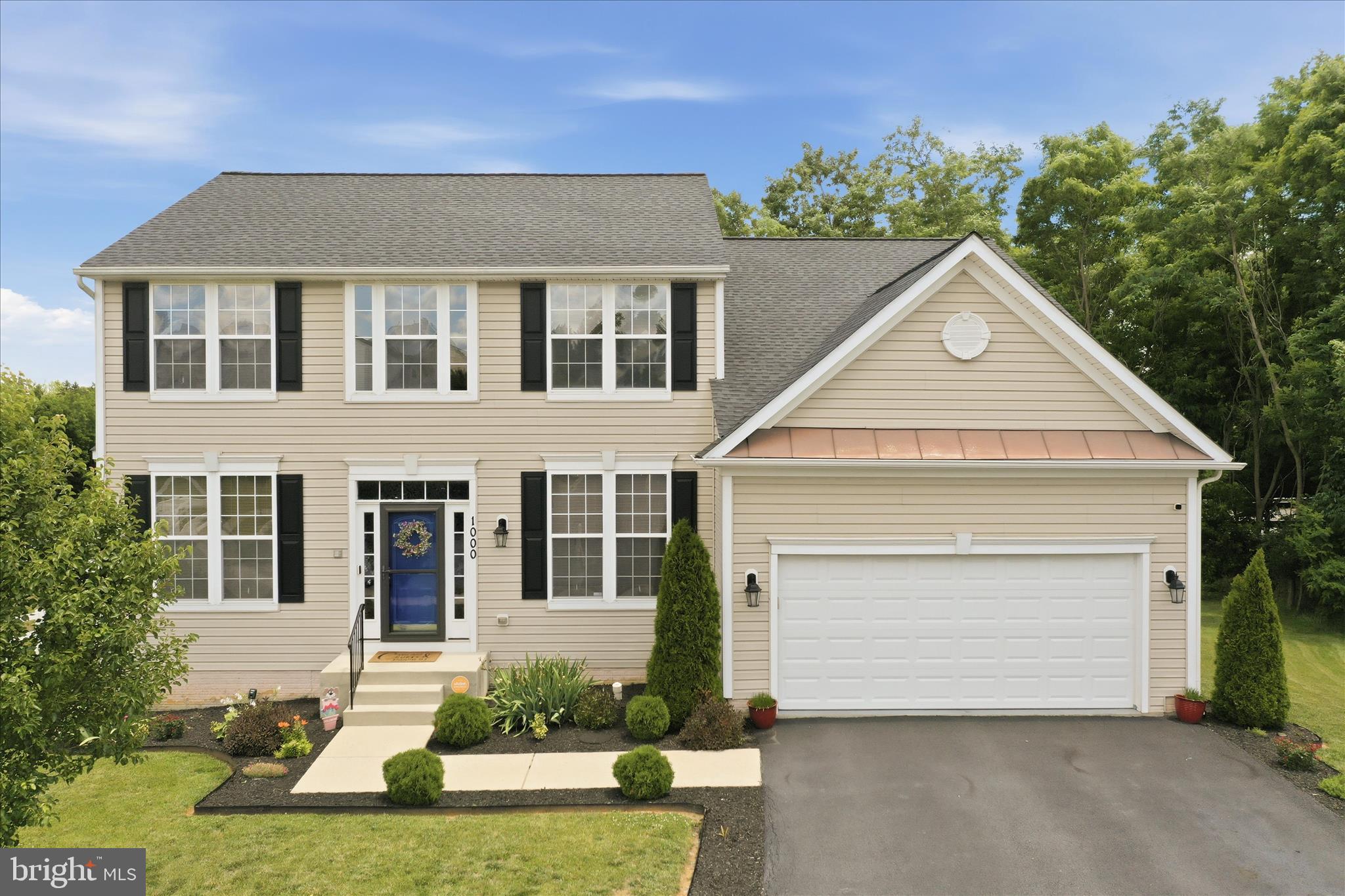 HILLSIDE MANOR - Residential