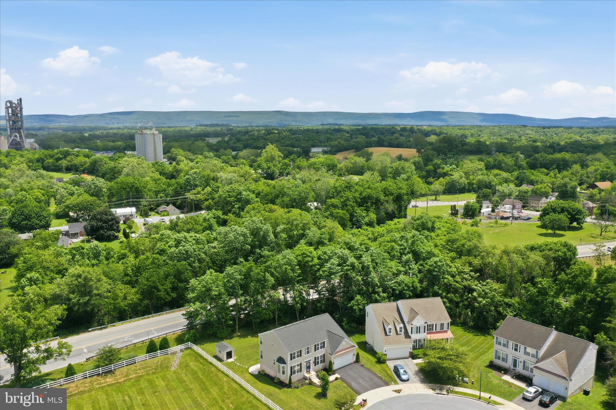HILLSIDE MANOR - Residential
