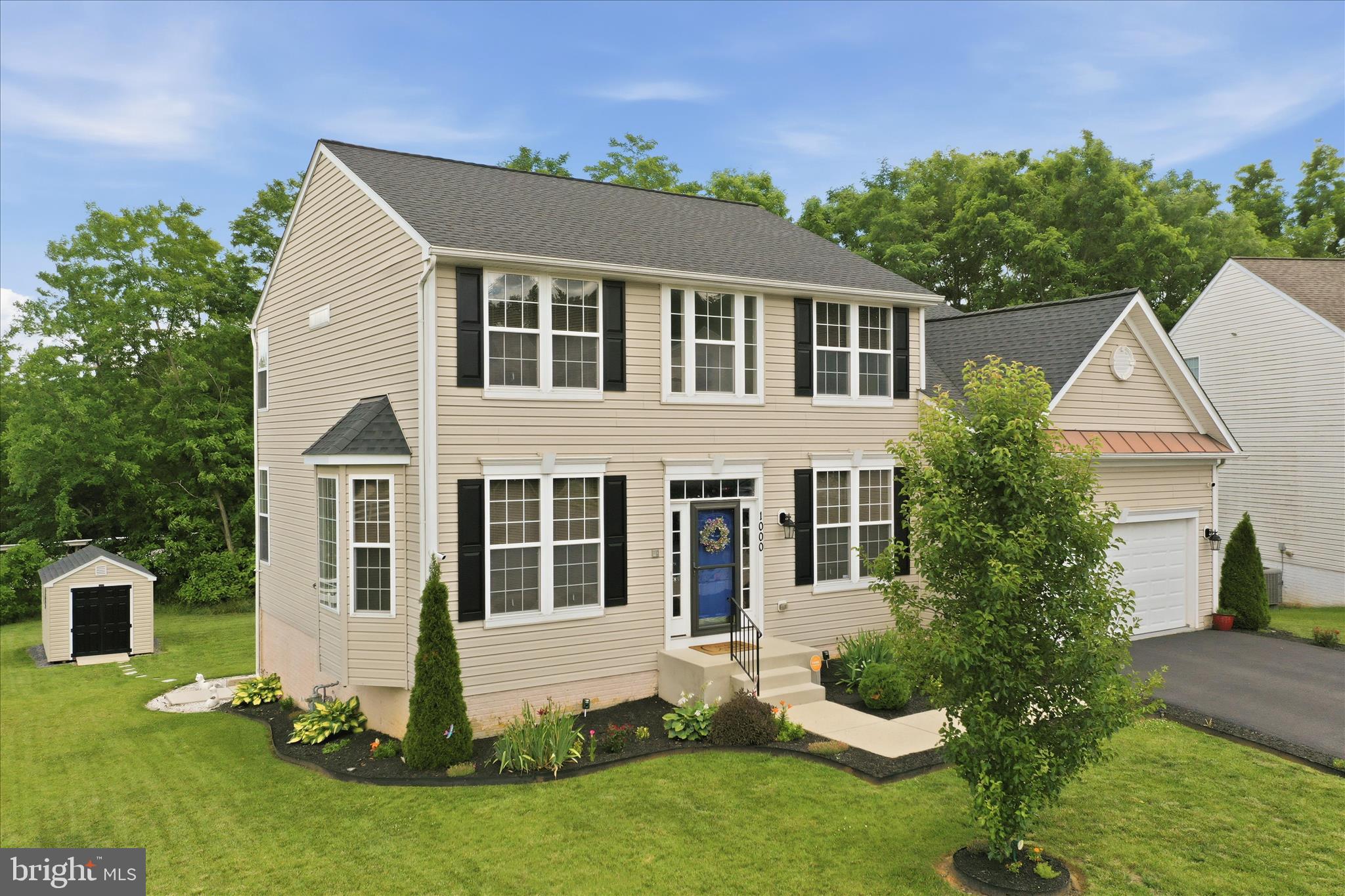 HILLSIDE MANOR - Residential