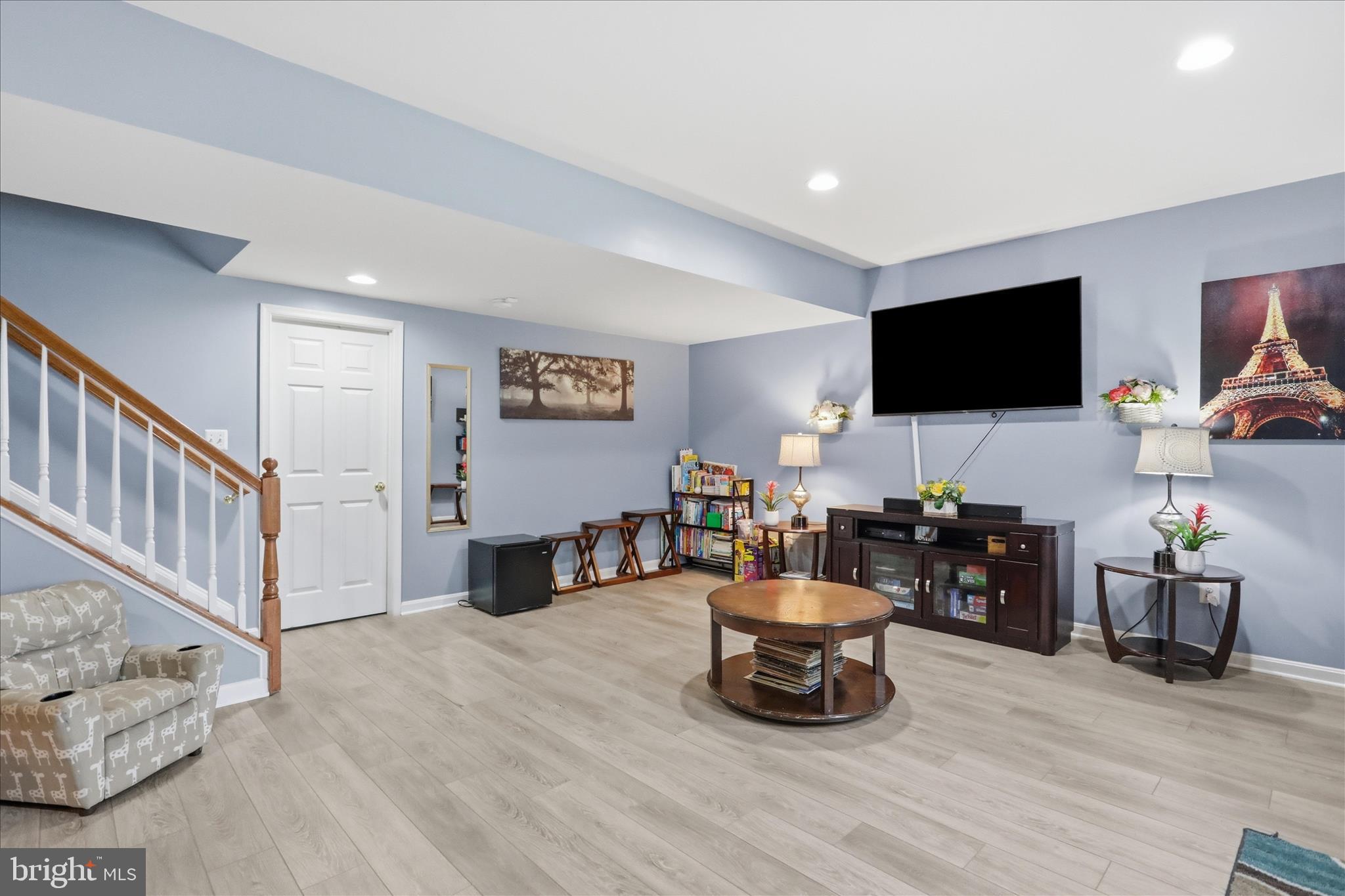 HILLSIDE MANOR - Residential