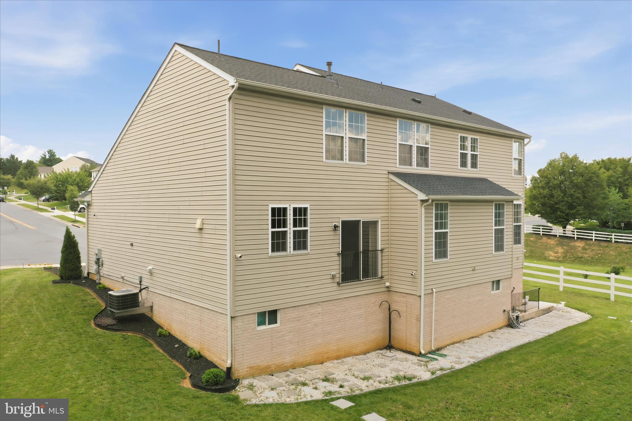 HILLSIDE MANOR - Residential
