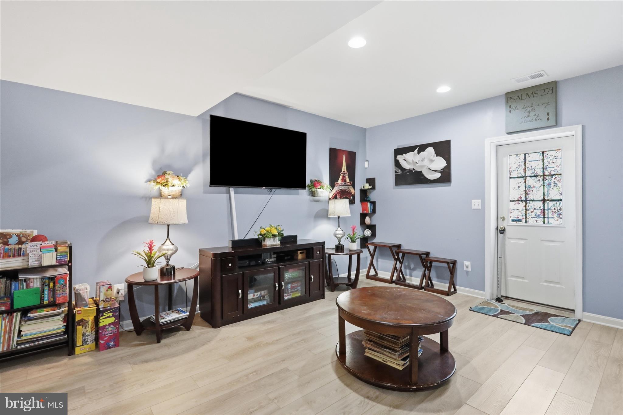 HILLSIDE MANOR - Residential