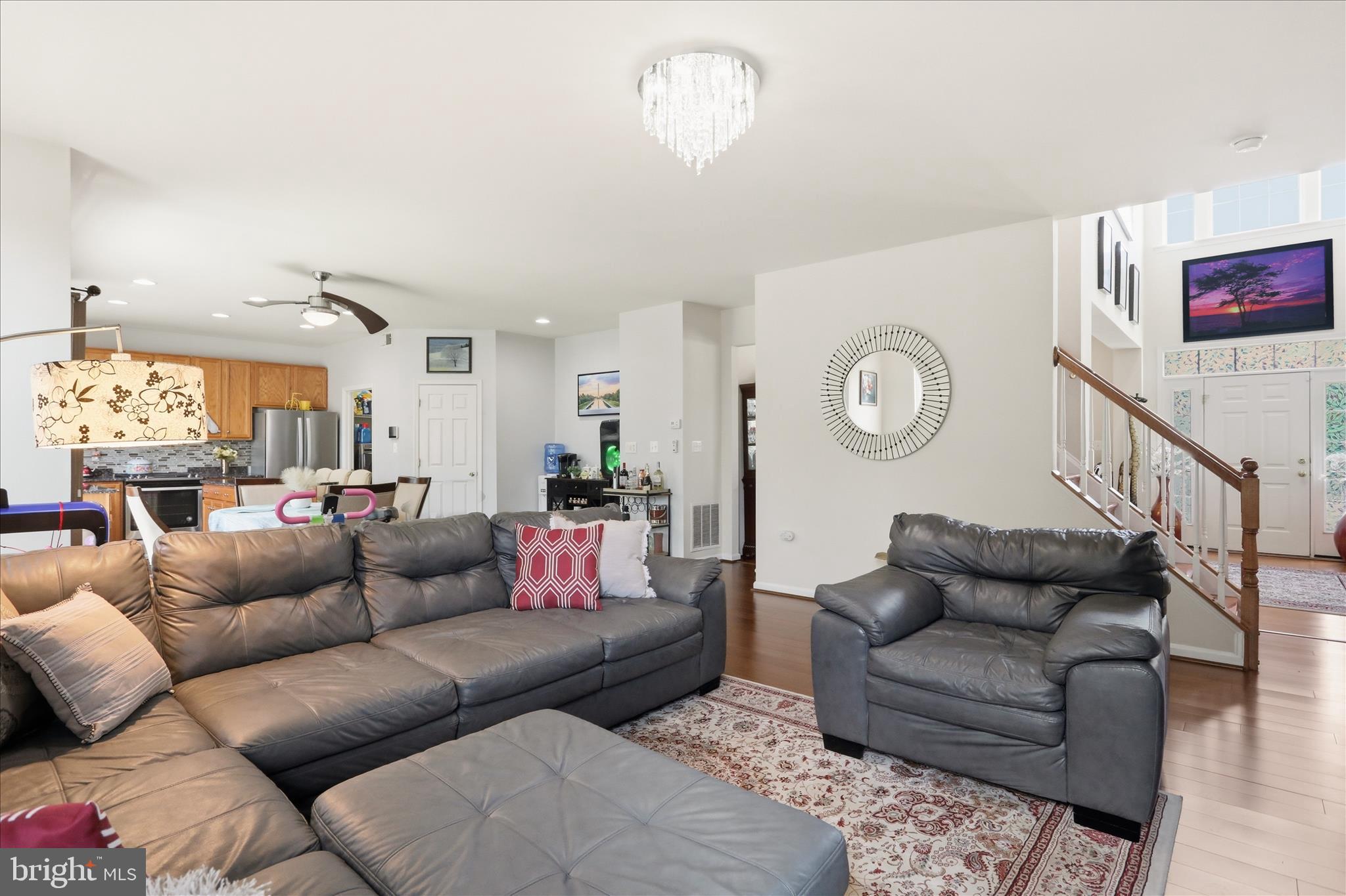 HILLSIDE MANOR - Residential